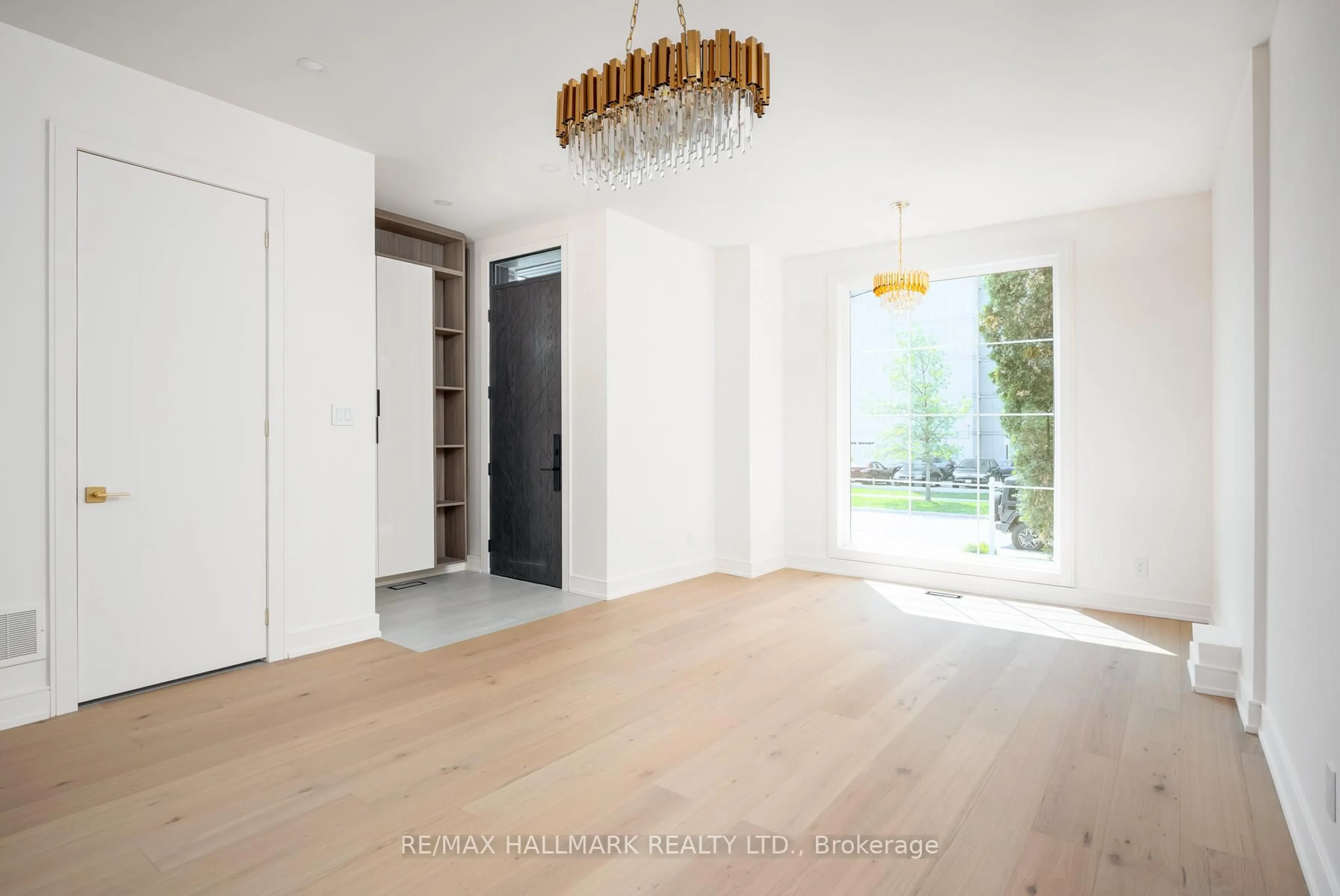 Indoor foyer for 104 Newcastle St, Toronto Ontario M8Z 1C8