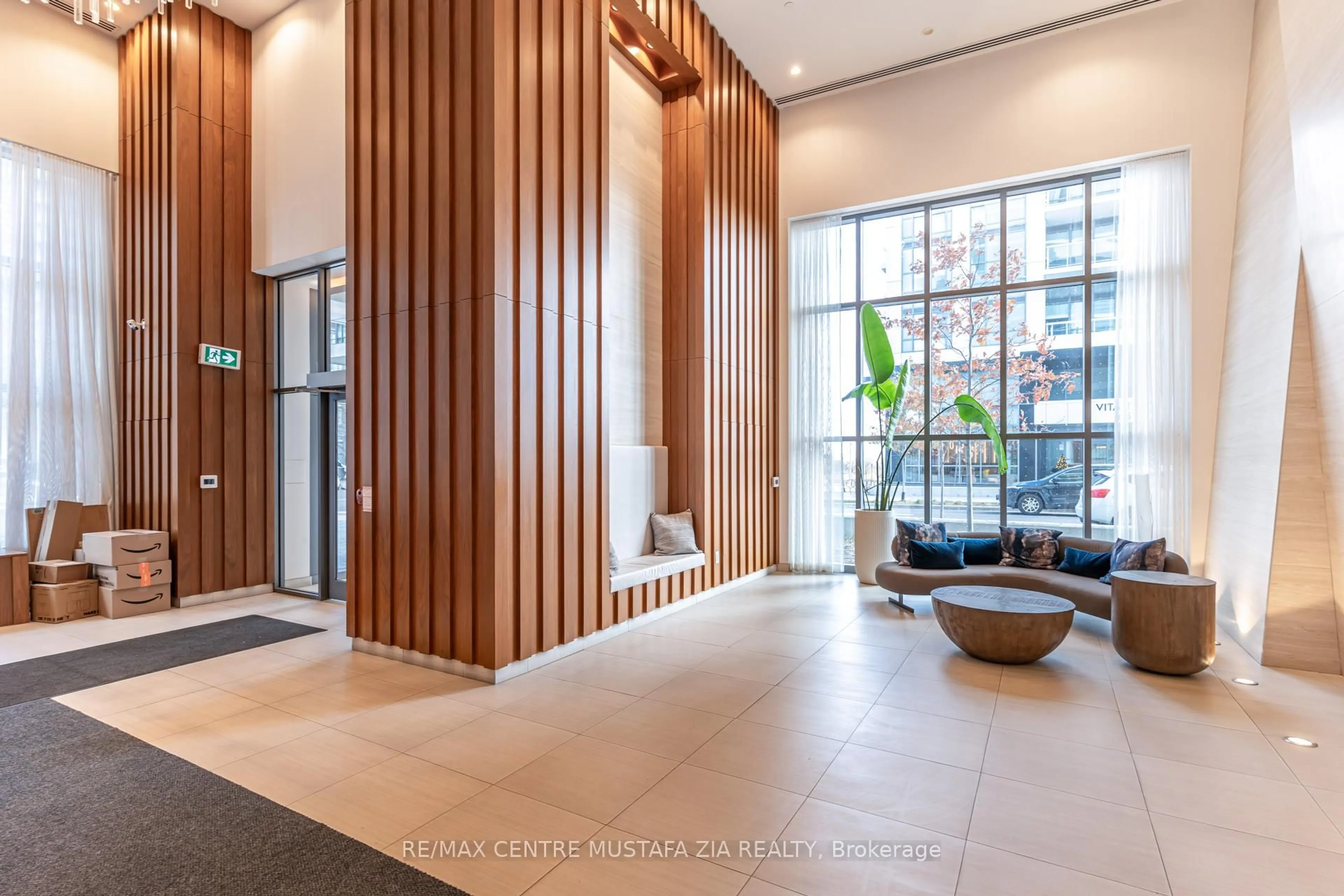 Indoor foyer for 70 Annie Craig Dr #4806, Toronto Ontario M8V 0G2