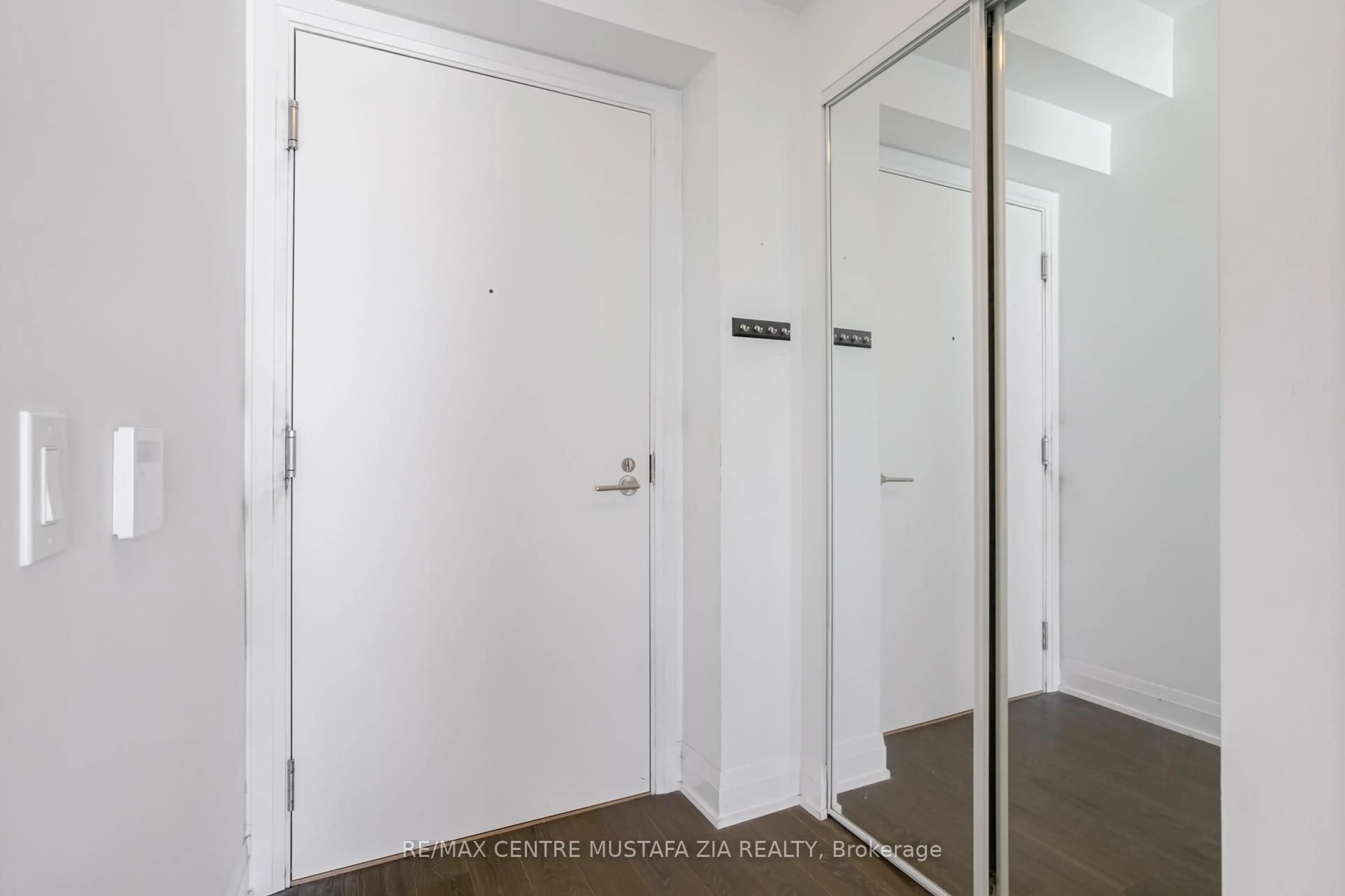 Indoor entryway for 70 Annie Craig Dr #4806, Toronto Ontario M8V 0G2