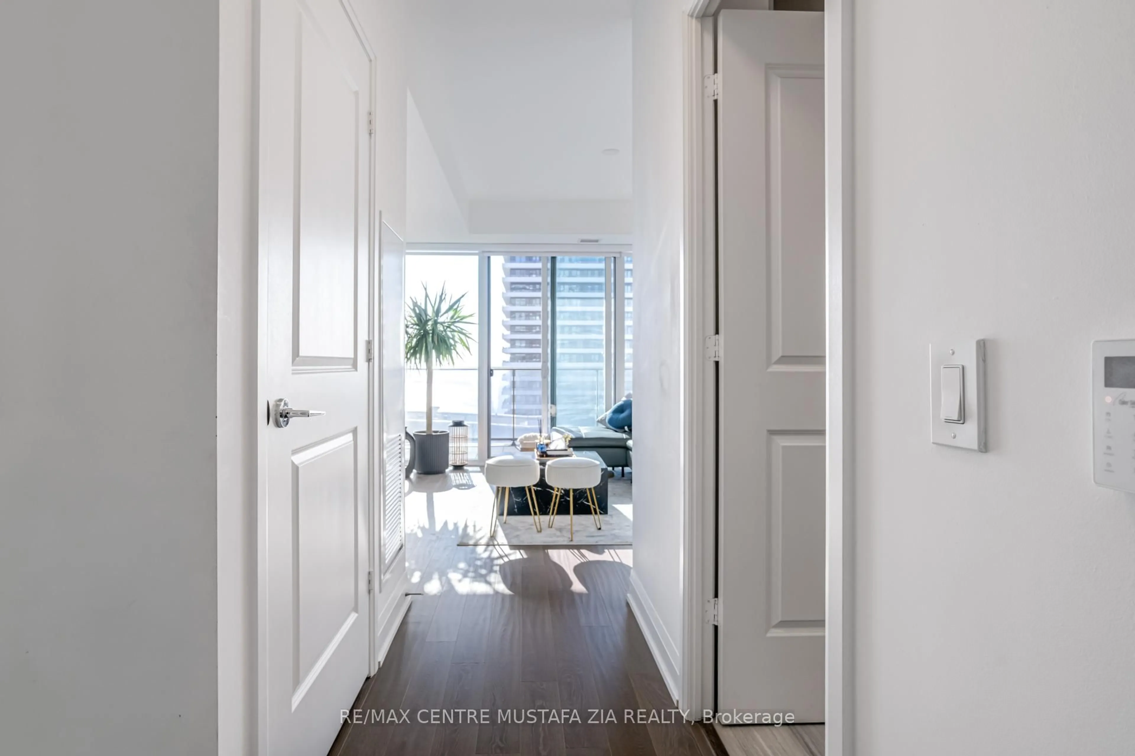 Indoor entryway for 70 Annie Craig Dr #4806, Toronto Ontario M8V 0G2