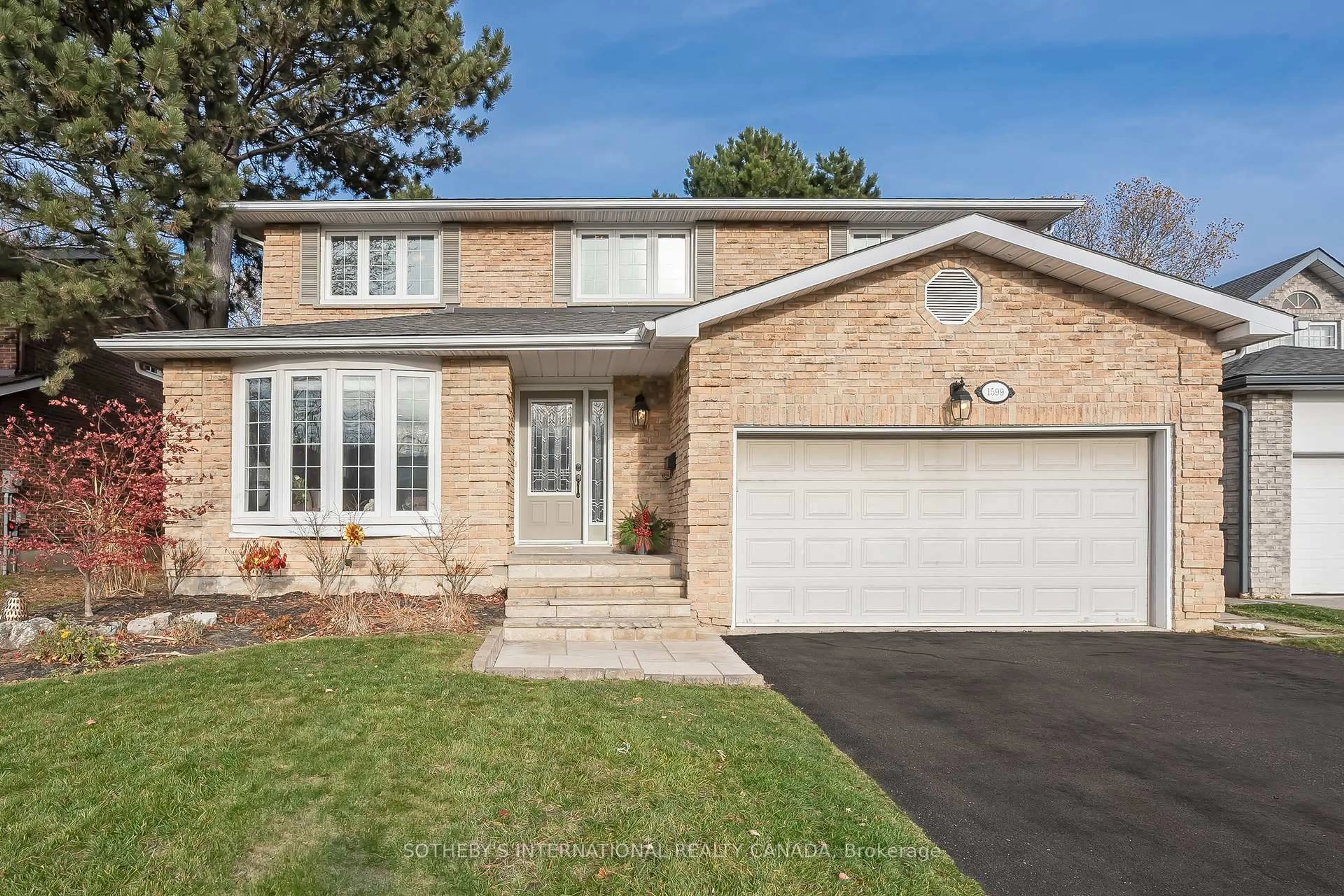 Home with brick exterior material, street for 1599 Hermant Crt, Mississauga Ontario L5H 3T1