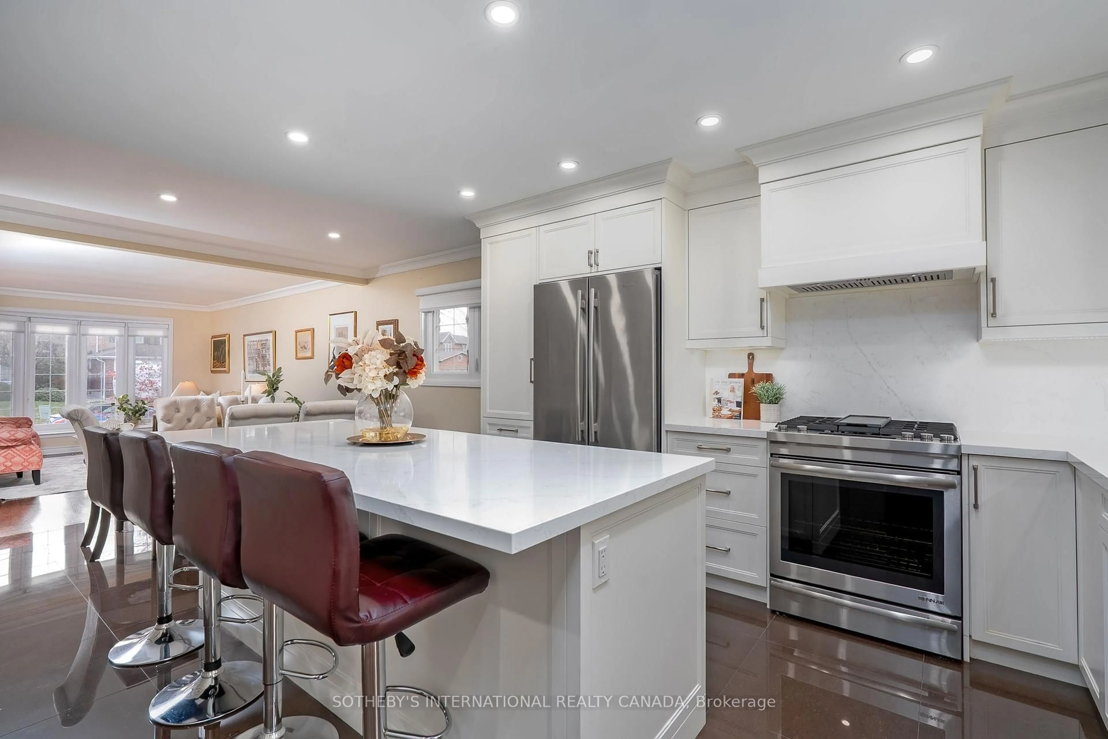 Open concept kitchen, ceramic/tile floor for 1599 Hermant Crt, Mississauga Ontario L5H 3T1