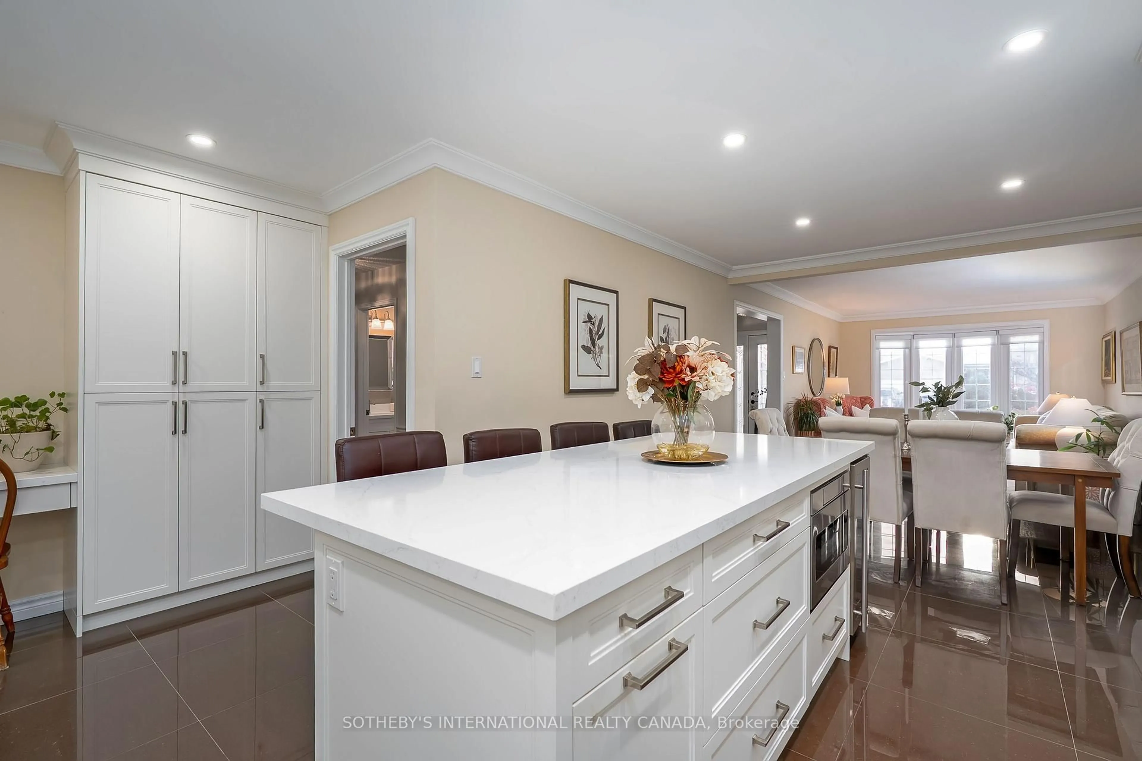 Contemporary kitchen, unknown for 1599 Hermant Crt, Mississauga Ontario L5H 3T1