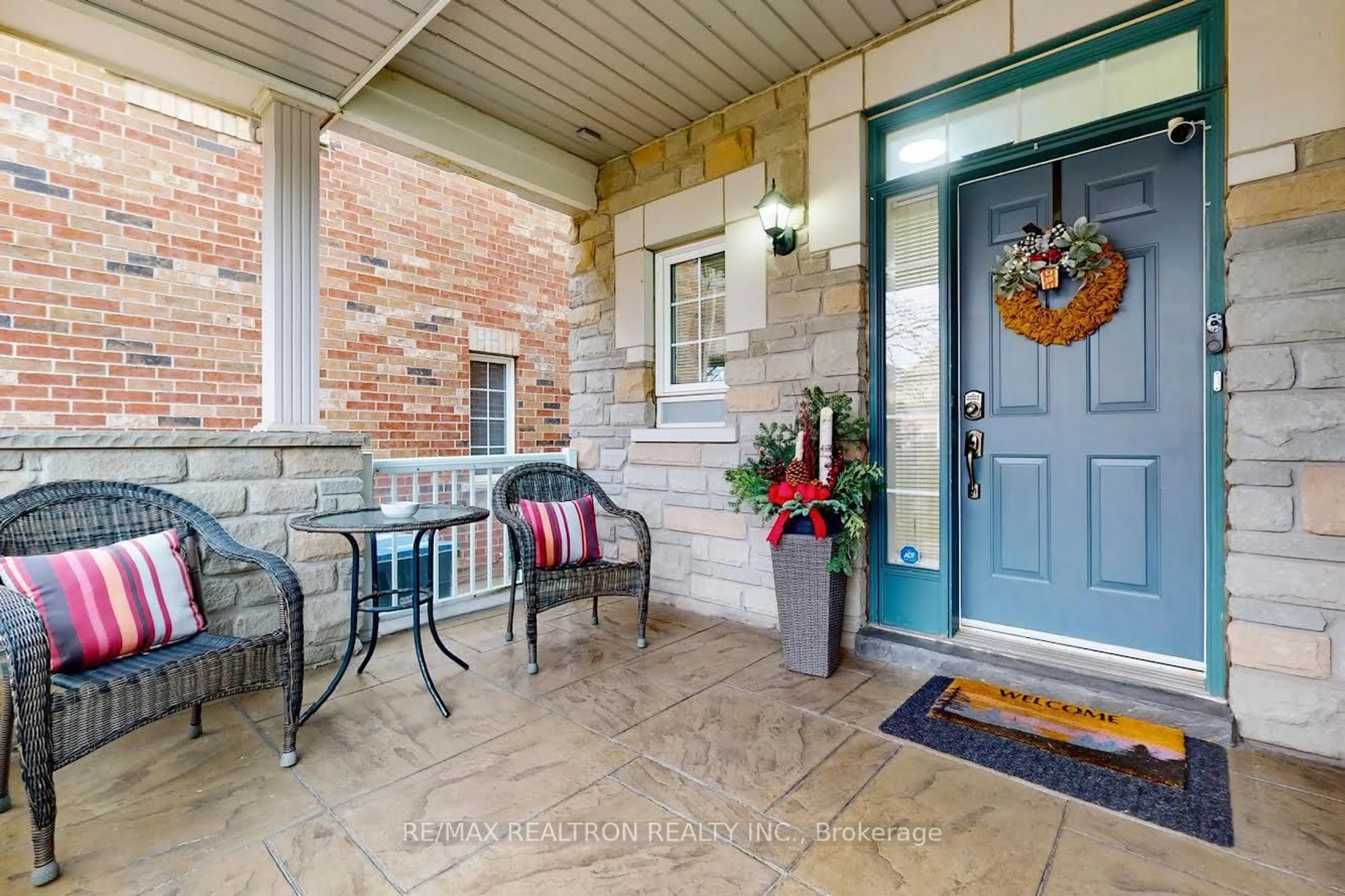 Indoor entryway for 6766 Tattinger Ave, Mississauga Ontario L5W 1P4