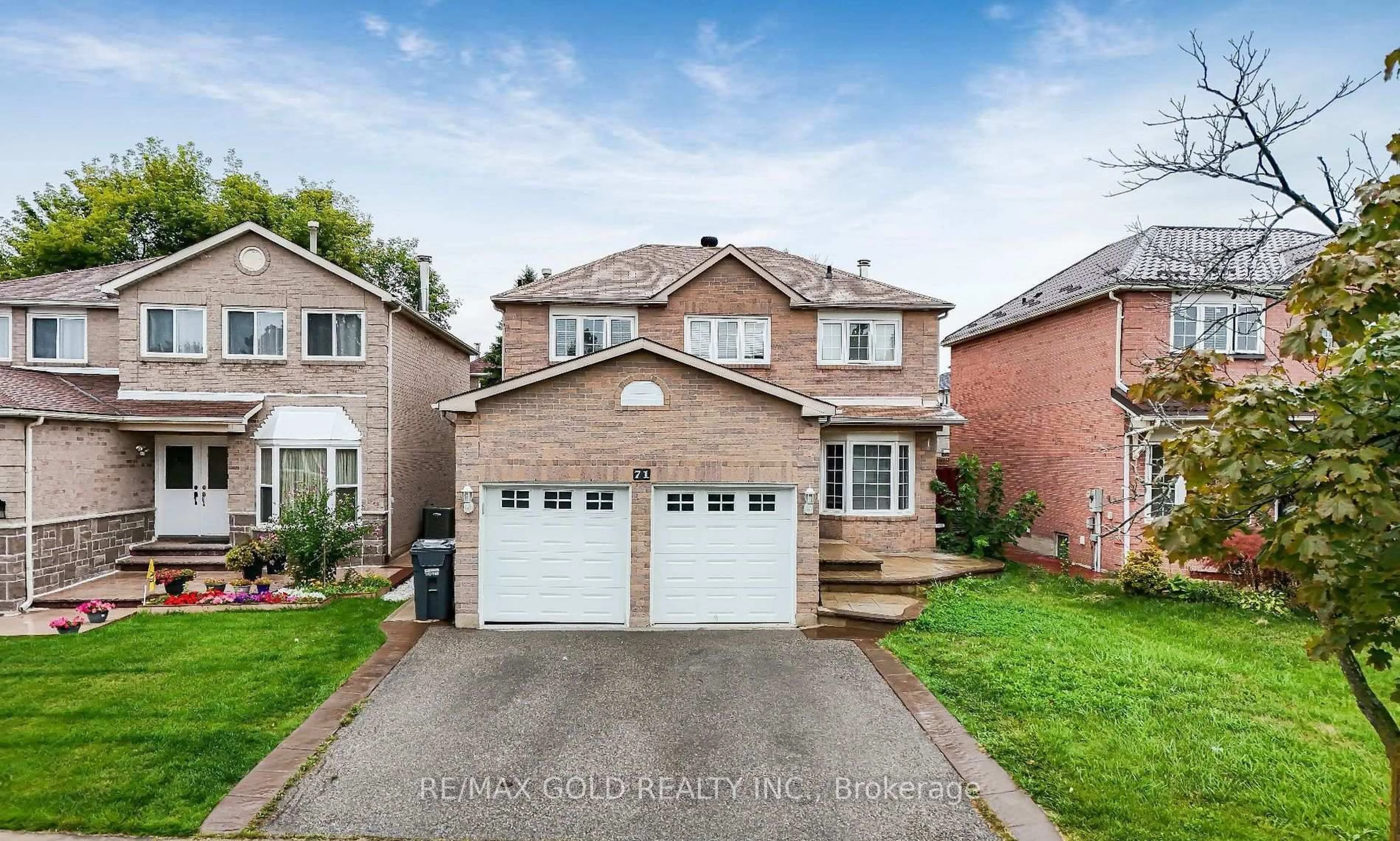 Home with brick exterior material, street for 71 Ravenswood Dr, Brampton Ontario L6Y 4A1