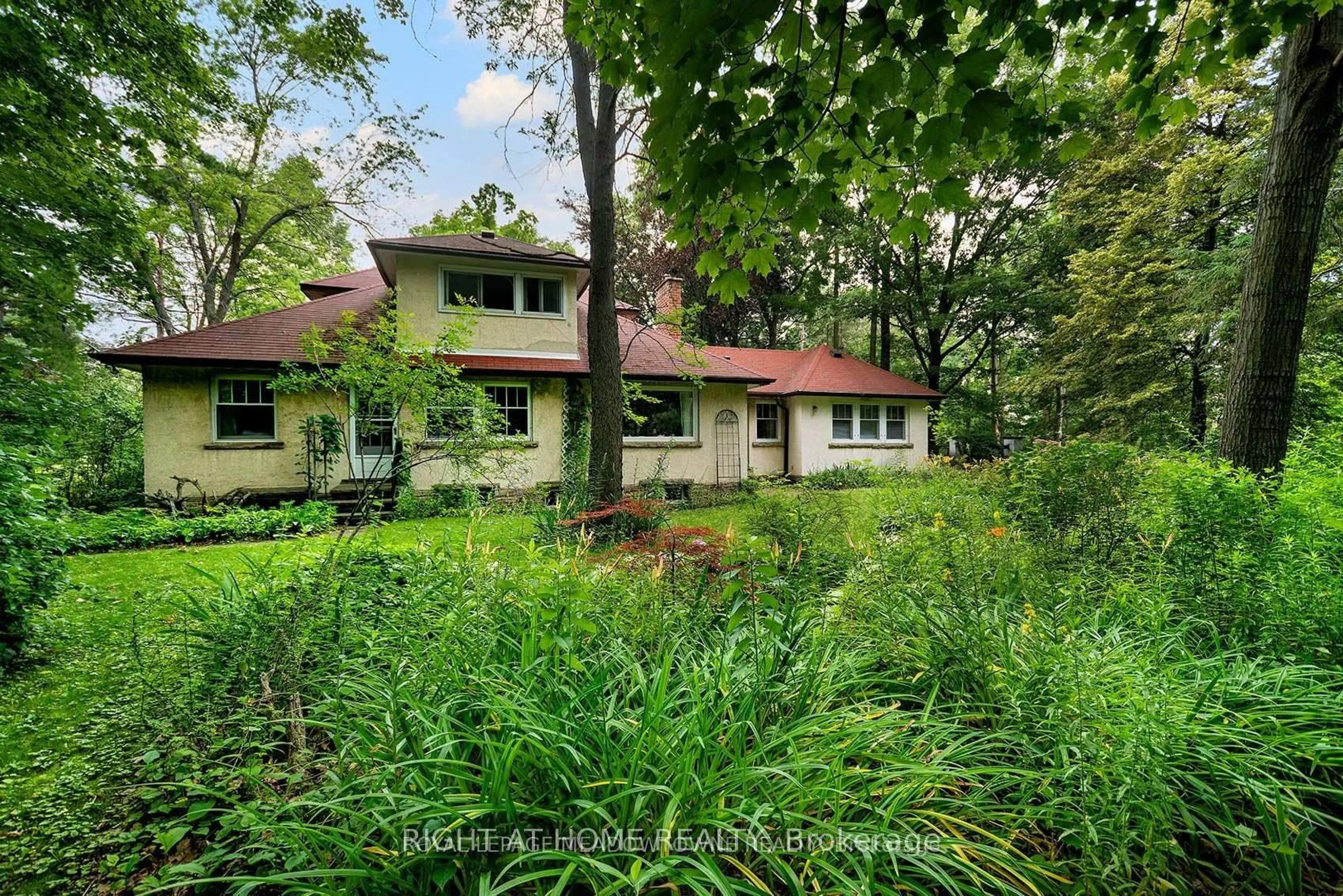 A pic from outside/outdoor area/front of a property/back of a property/a pic from drone, forest/trees view for 8774 Creditview Rd, Brampton Ontario L6Y 0G4