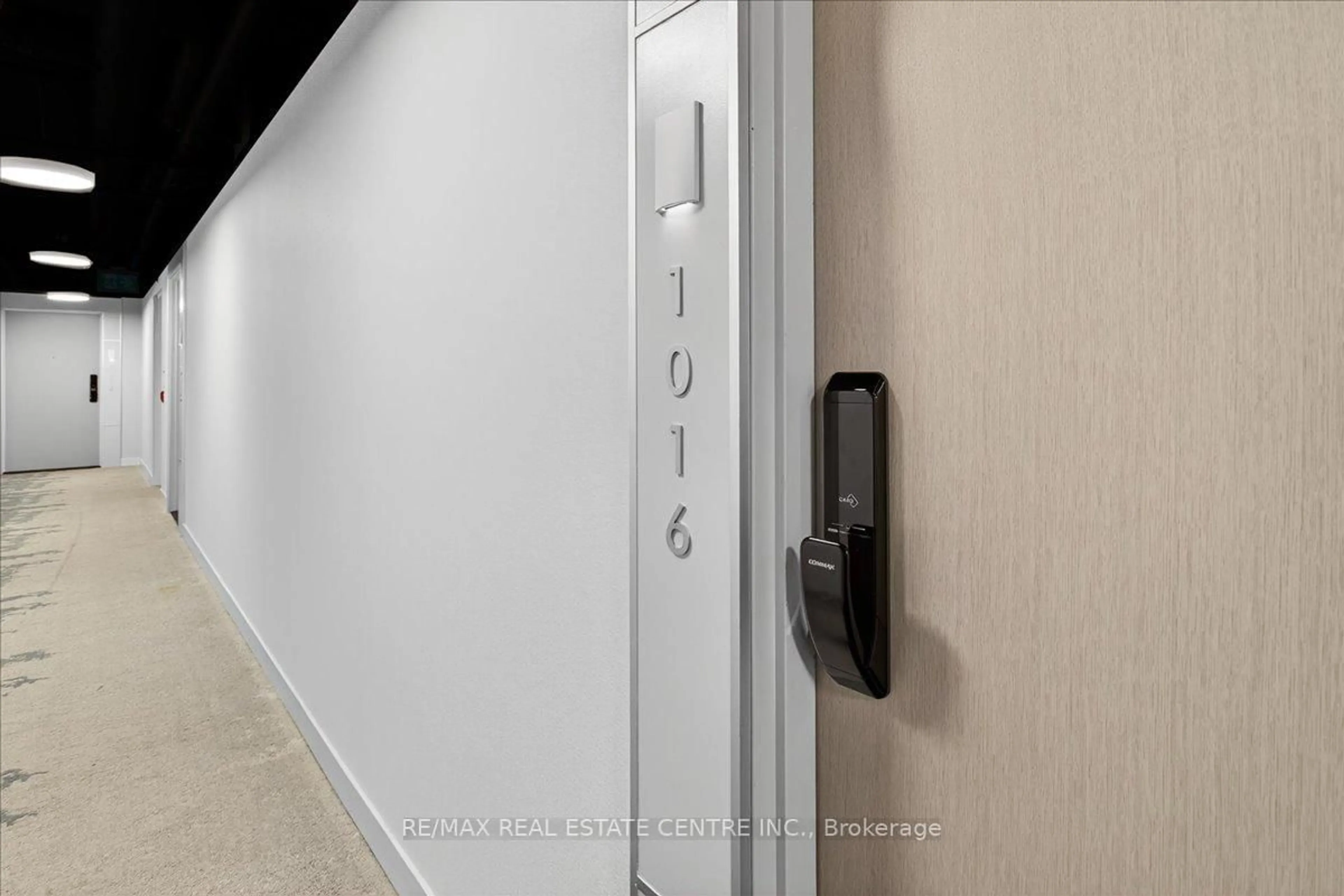 Indoor entryway for 3200 Dakota Common #B1016, Burlington Ontario L7M 2A7