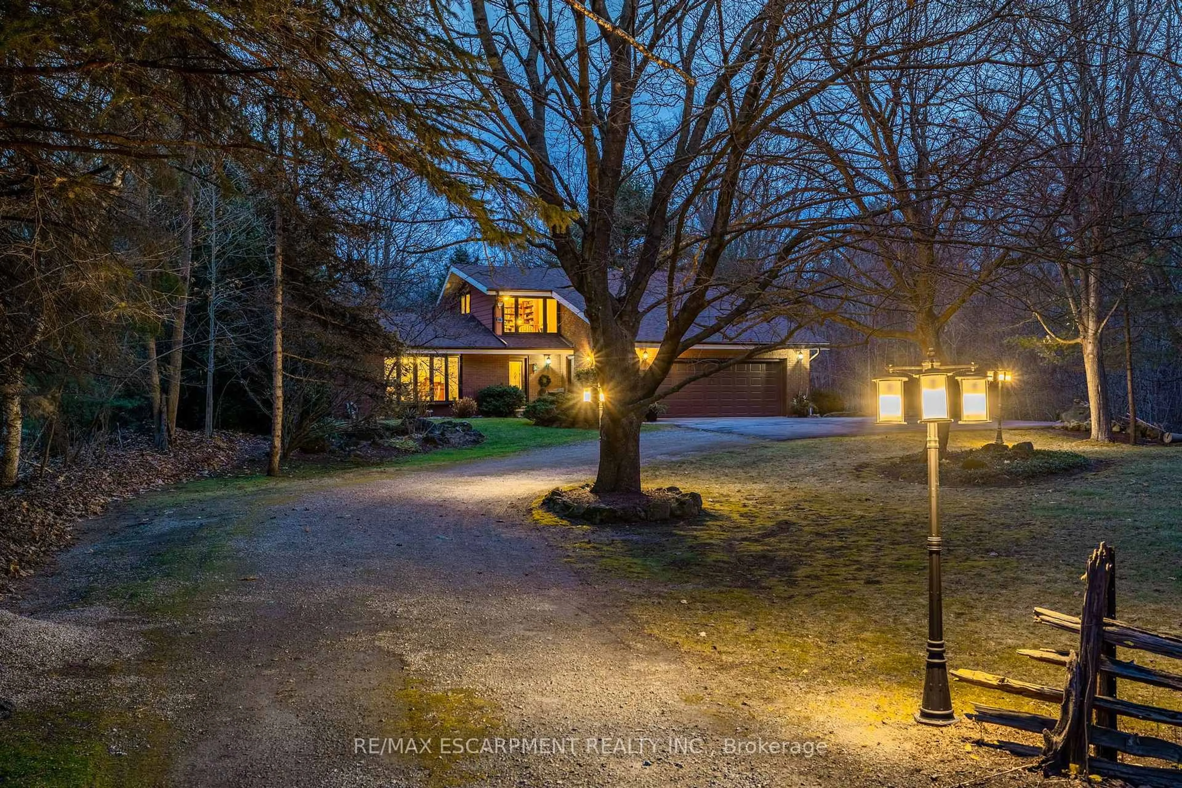 A pic from outside/outdoor area/front of a property/back of a property/a pic from drone, street for 7575 Milburough Line, Milton Ontario L0R 1K0