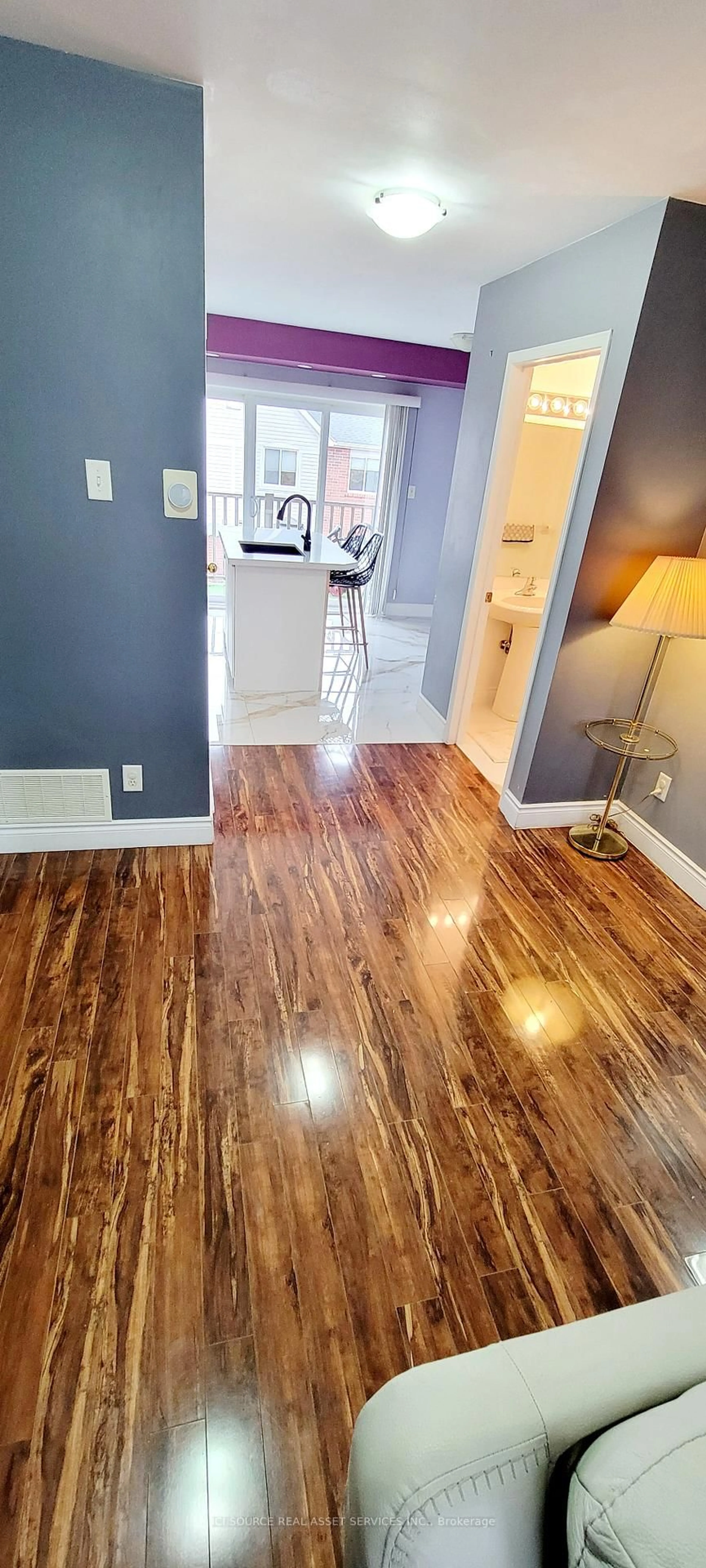 Indoor entryway for 5050 Intrepid Dr #3, Mississauga Ontario L5M 0E5