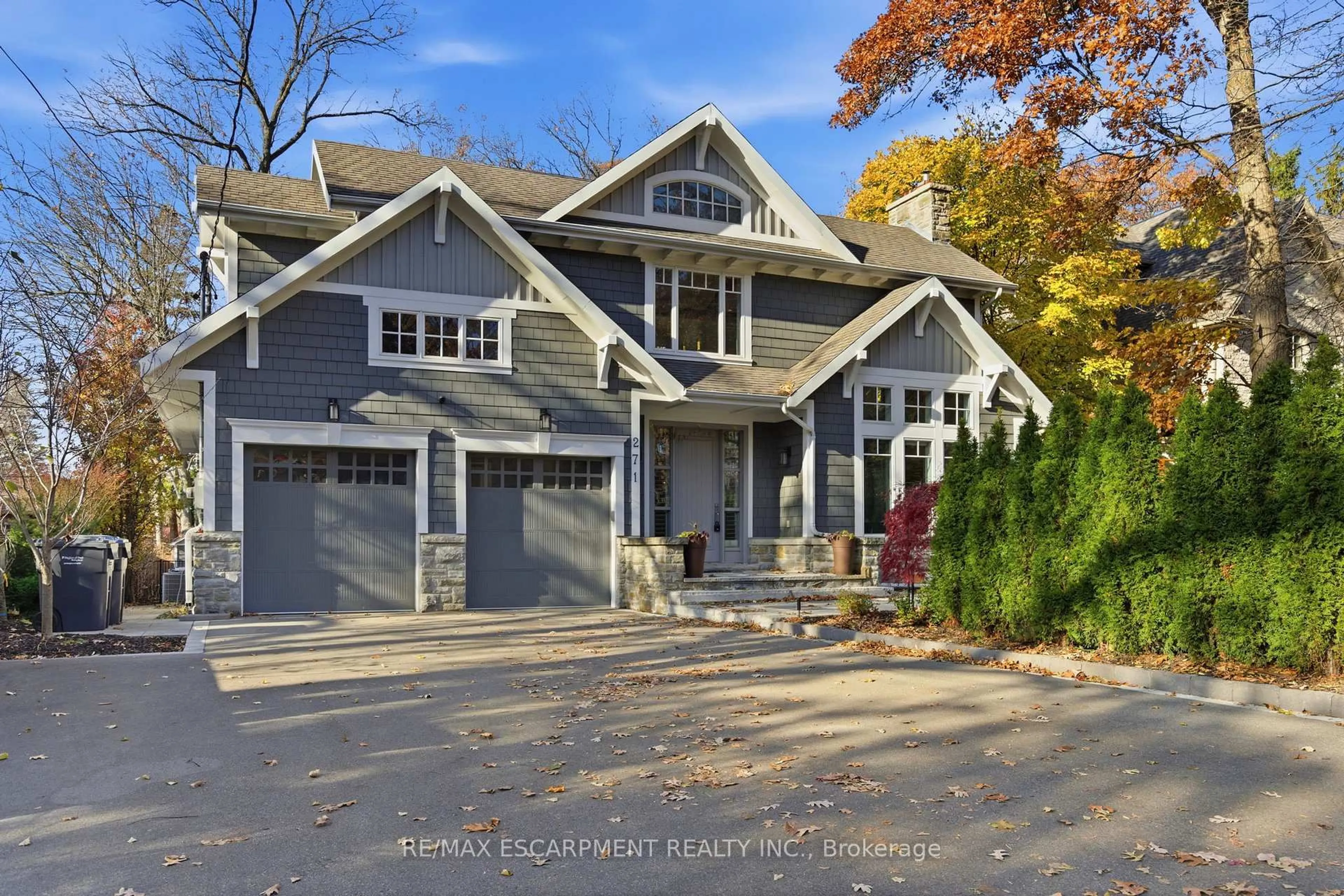 Home with brick exterior material, street for 271 Oakhill Rd, Mississauga Ontario L5G 2P8