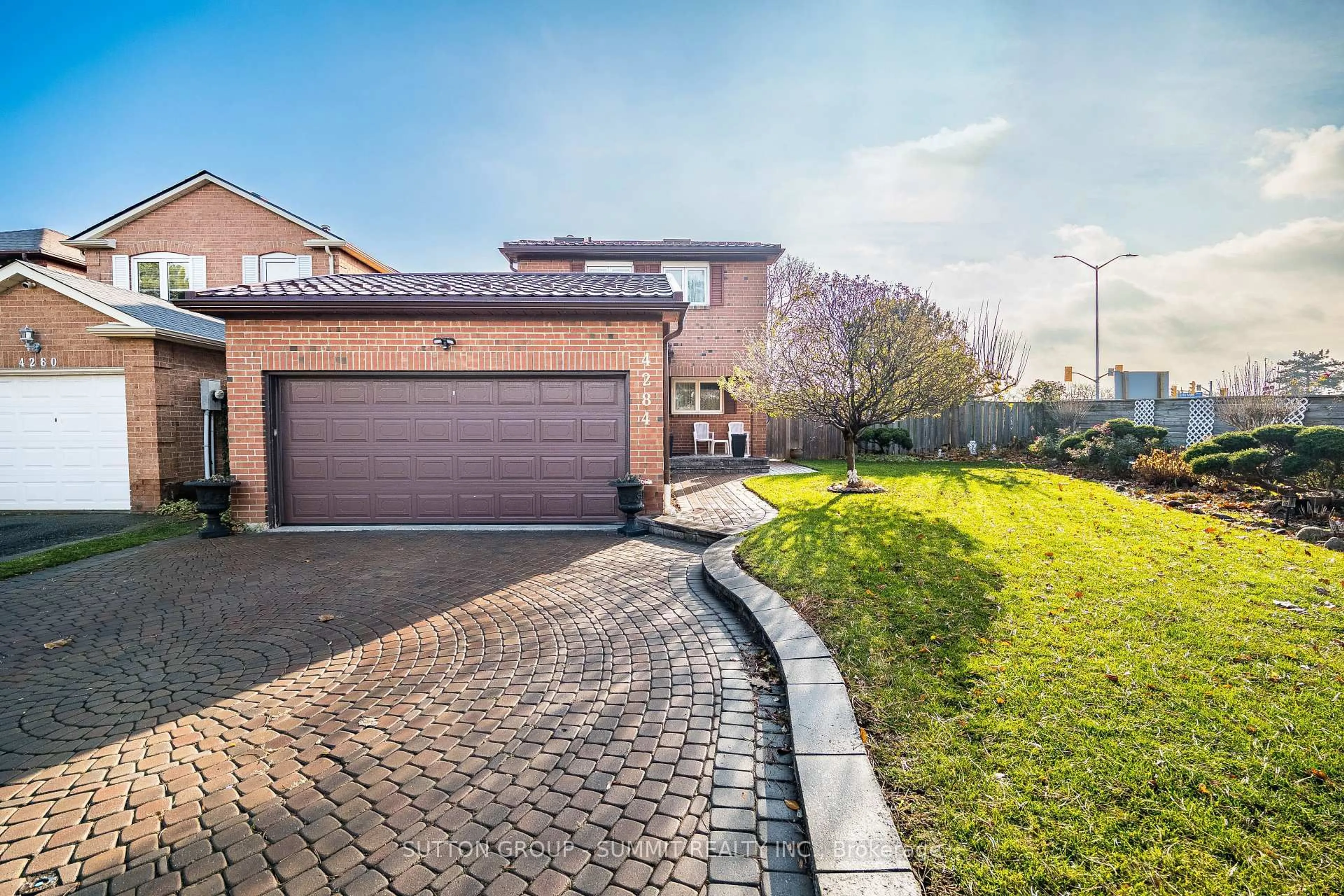 Home with brick exterior material, street for 4284 SAWMILL VALLEY Dr, Mississauga Ontario L5L 3M9