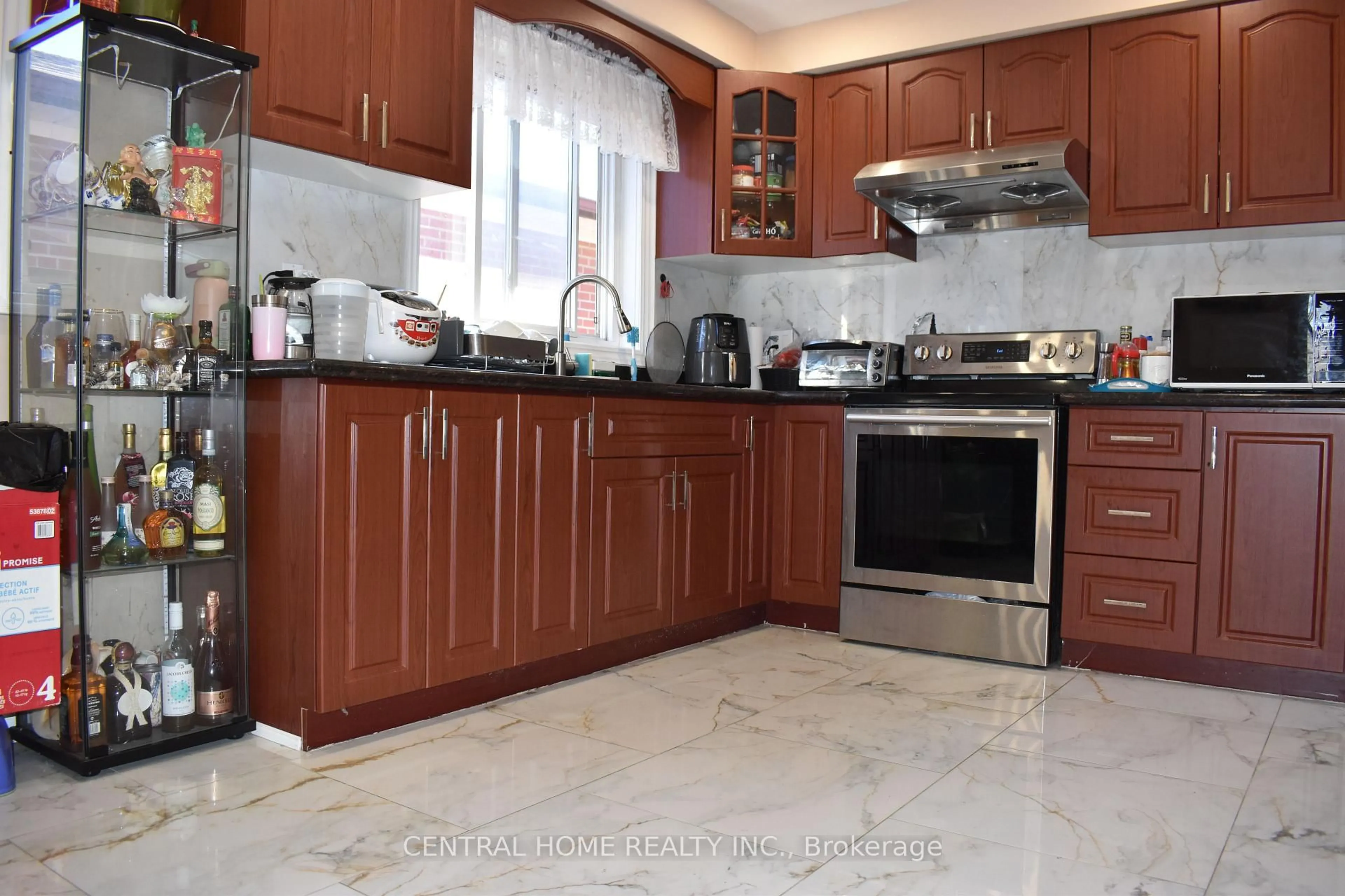 Standard kitchen, ceramic/tile floor for 59 Blaney Cres, Toronto Ontario M3N 1L3