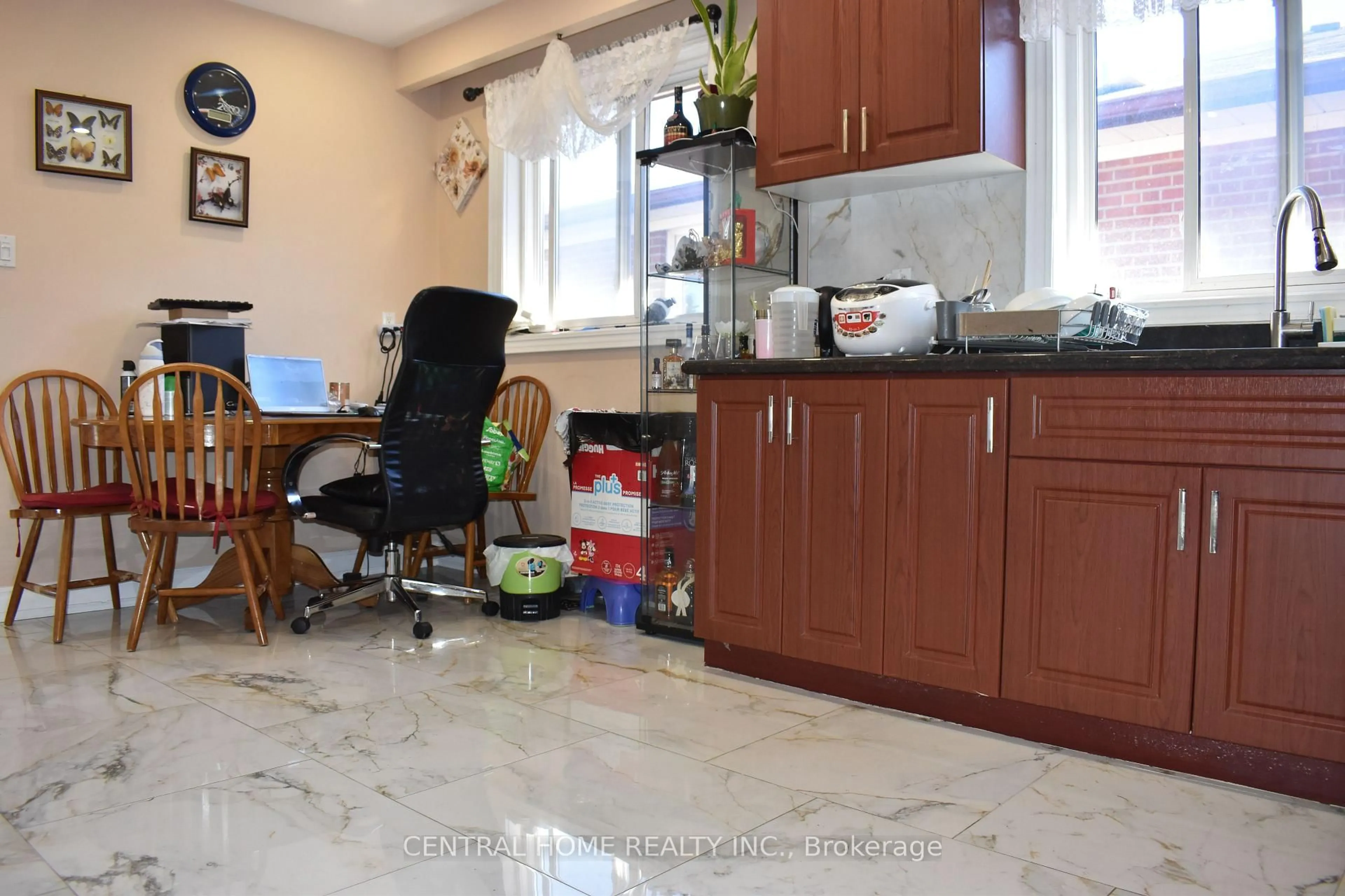 Standard kitchen, ceramic/tile floor for 59 Blaney Cres, Toronto Ontario M3N 1L3