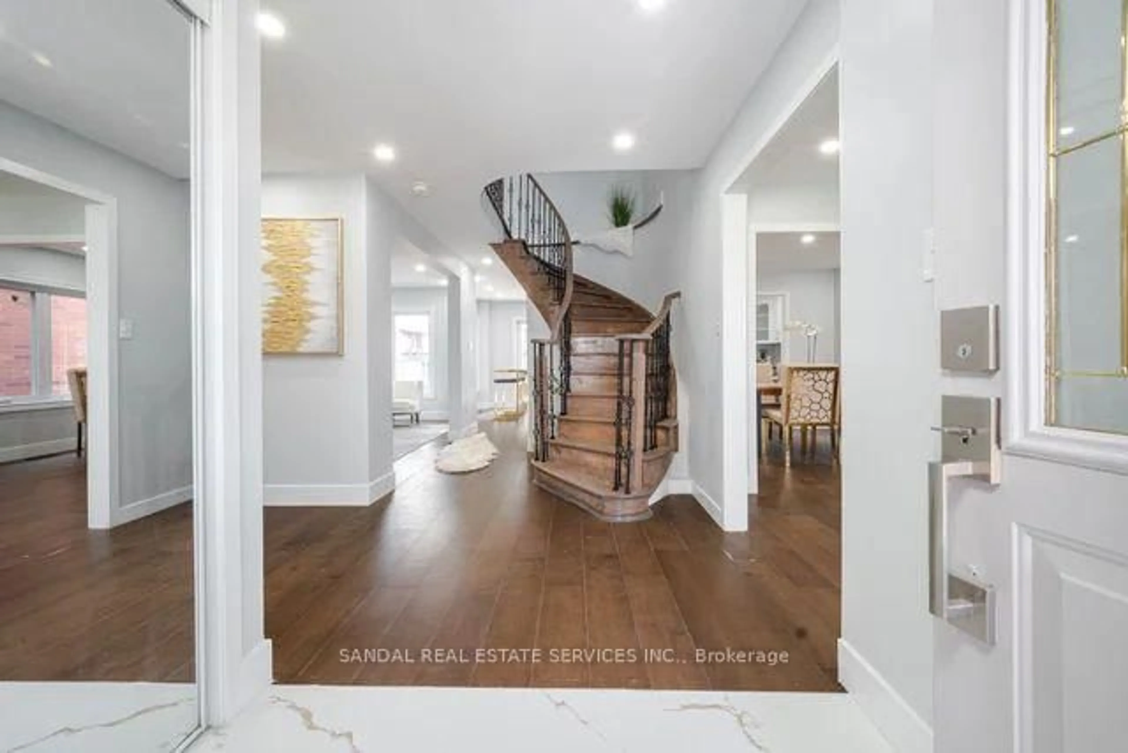 Indoor entryway for 23 Fenflower Crt, Brampton Ontario L7A 1H3