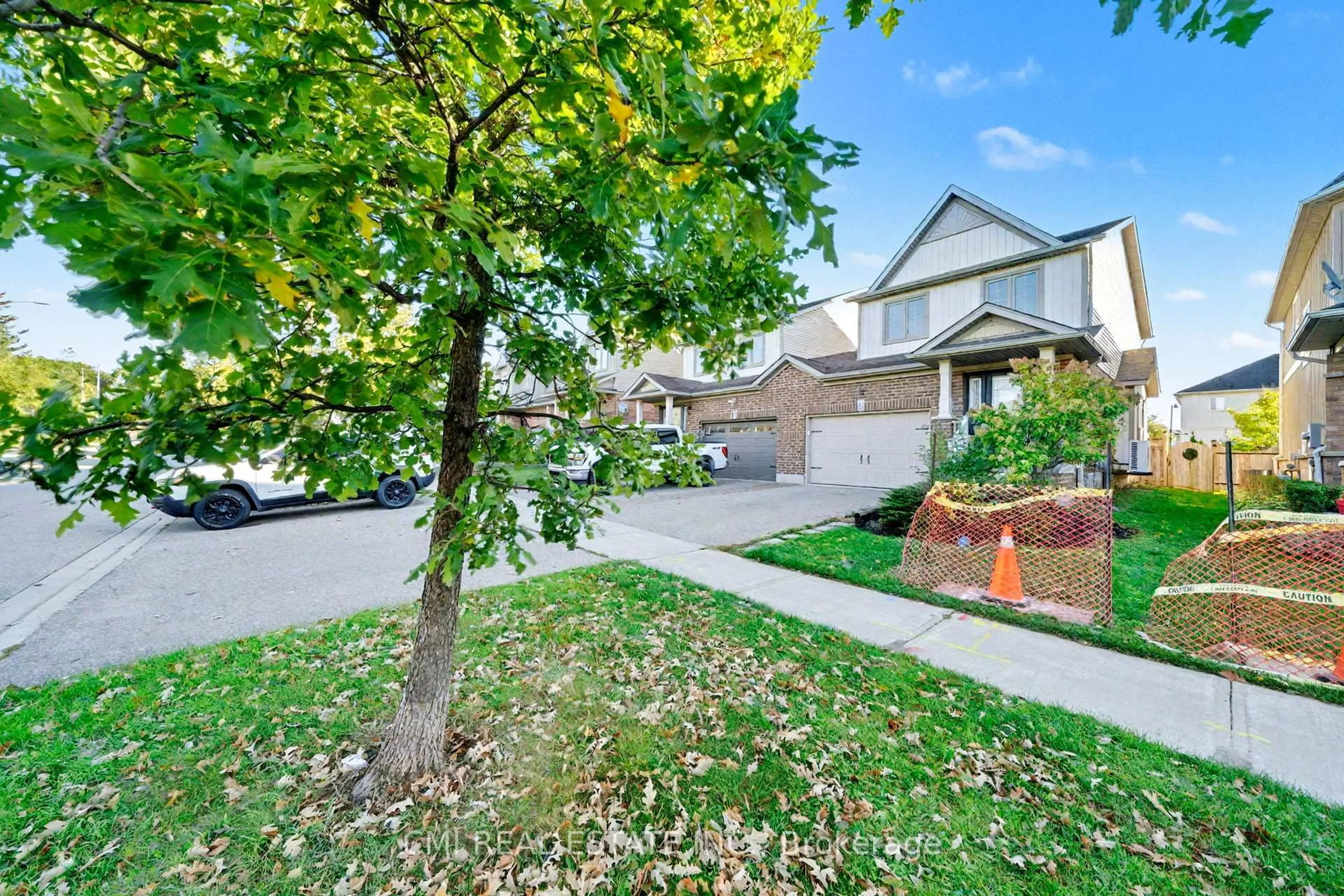 A pic from outside/outdoor area/front of a property/back of a property/a pic from drone, street for 274 Amelia St, Orangeville Ontario L9W 0B4