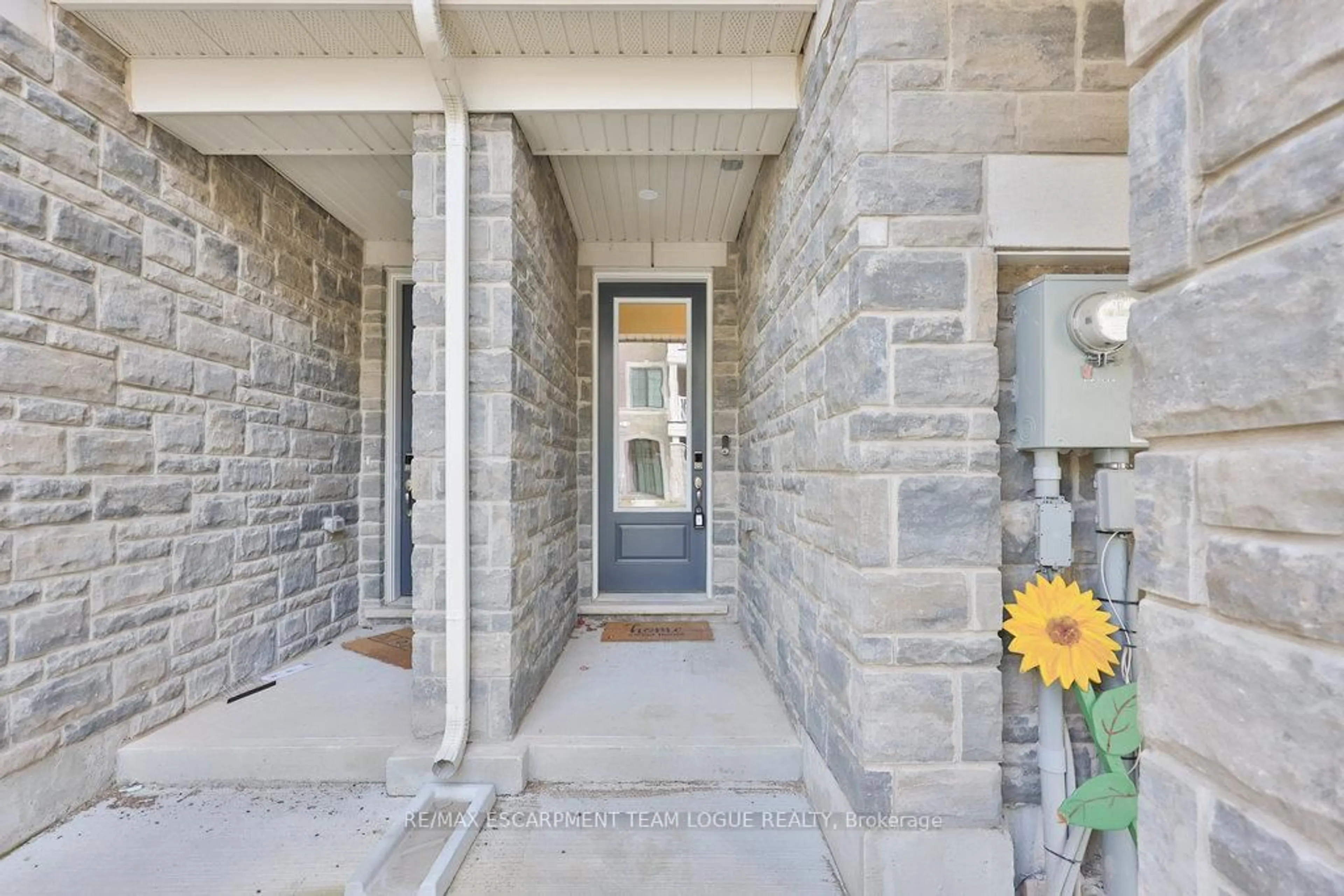 Indoor entryway for 1317 Leriche Way #83, Milton Ontario L9E 0H5