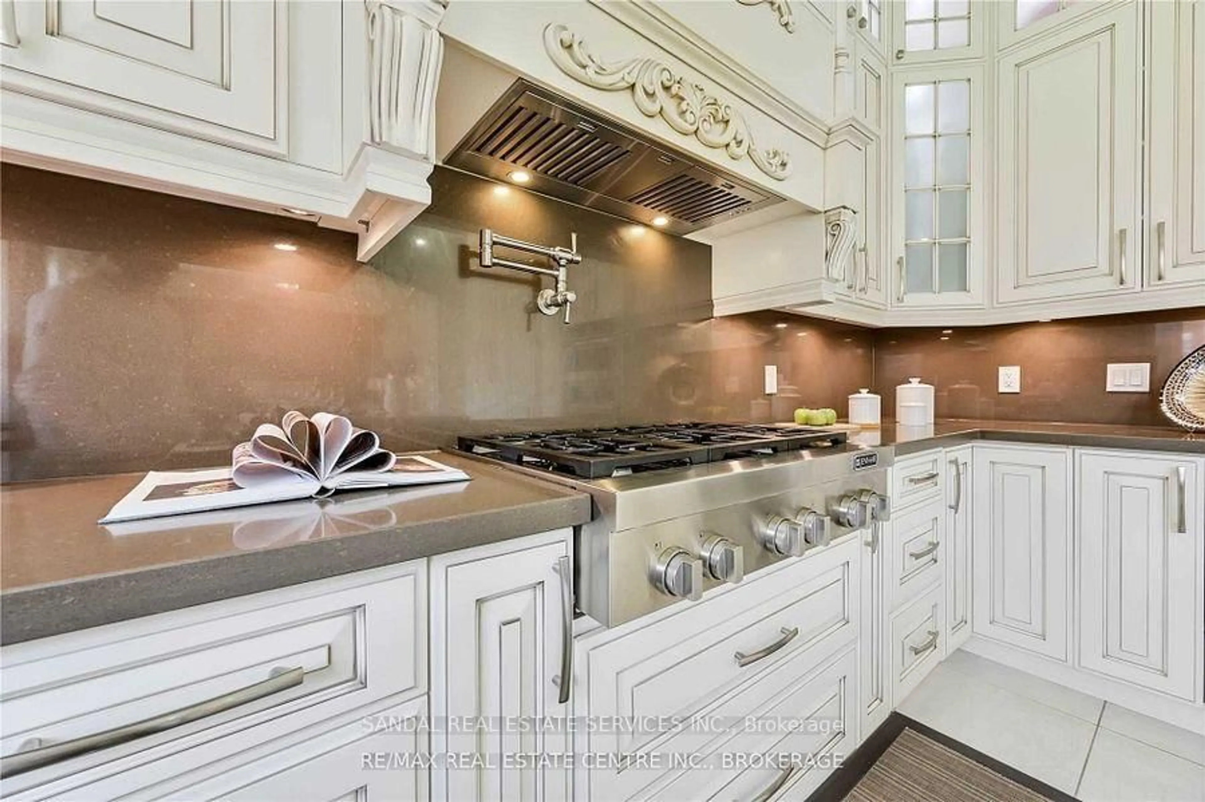 Contemporary kitchen, ceramic/tile floor for 4 Cloncurry St, Brampton Ontario L6P 4G3