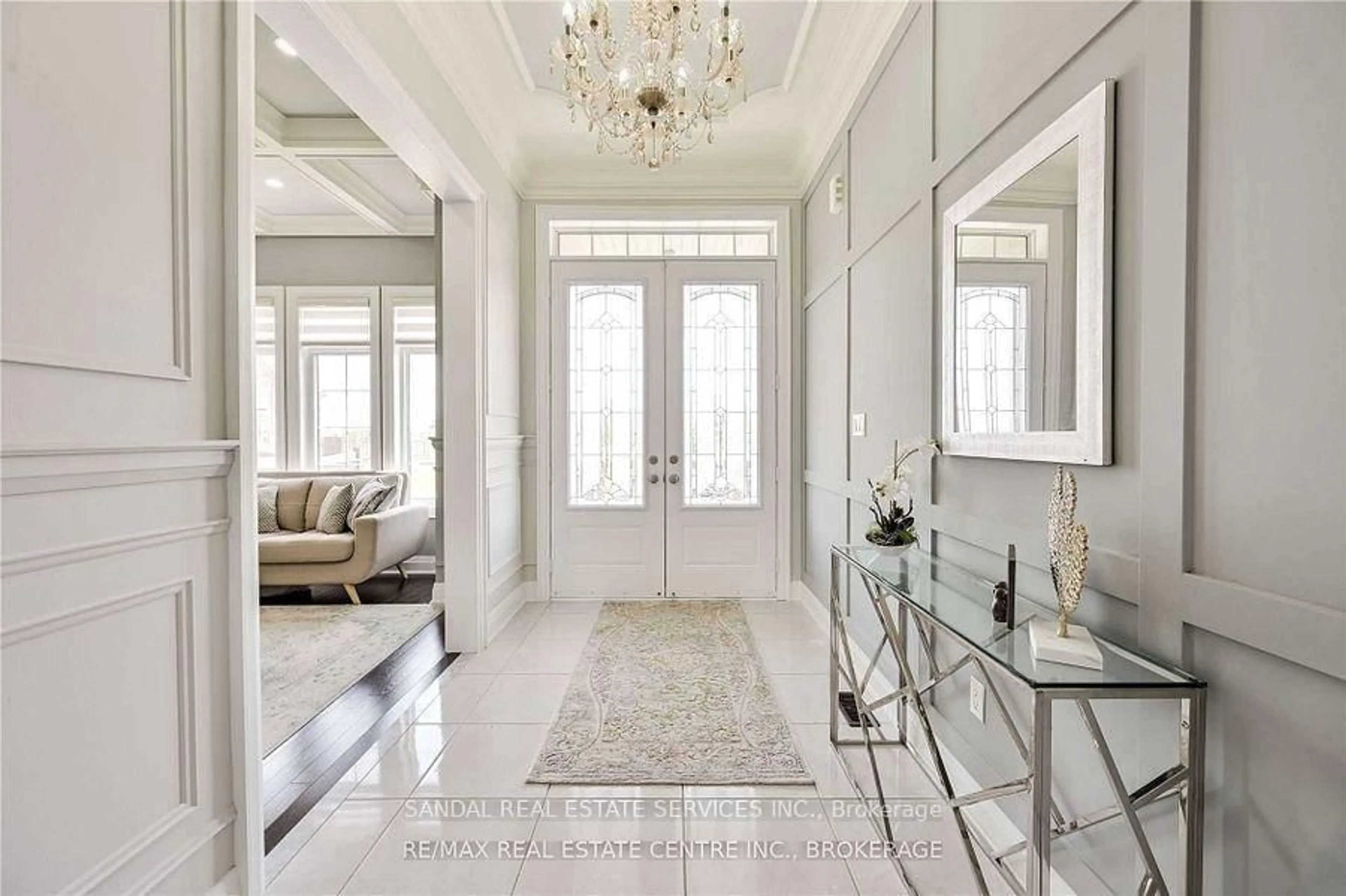 Indoor entryway for 4 Cloncurry St, Brampton Ontario L6P 4G3