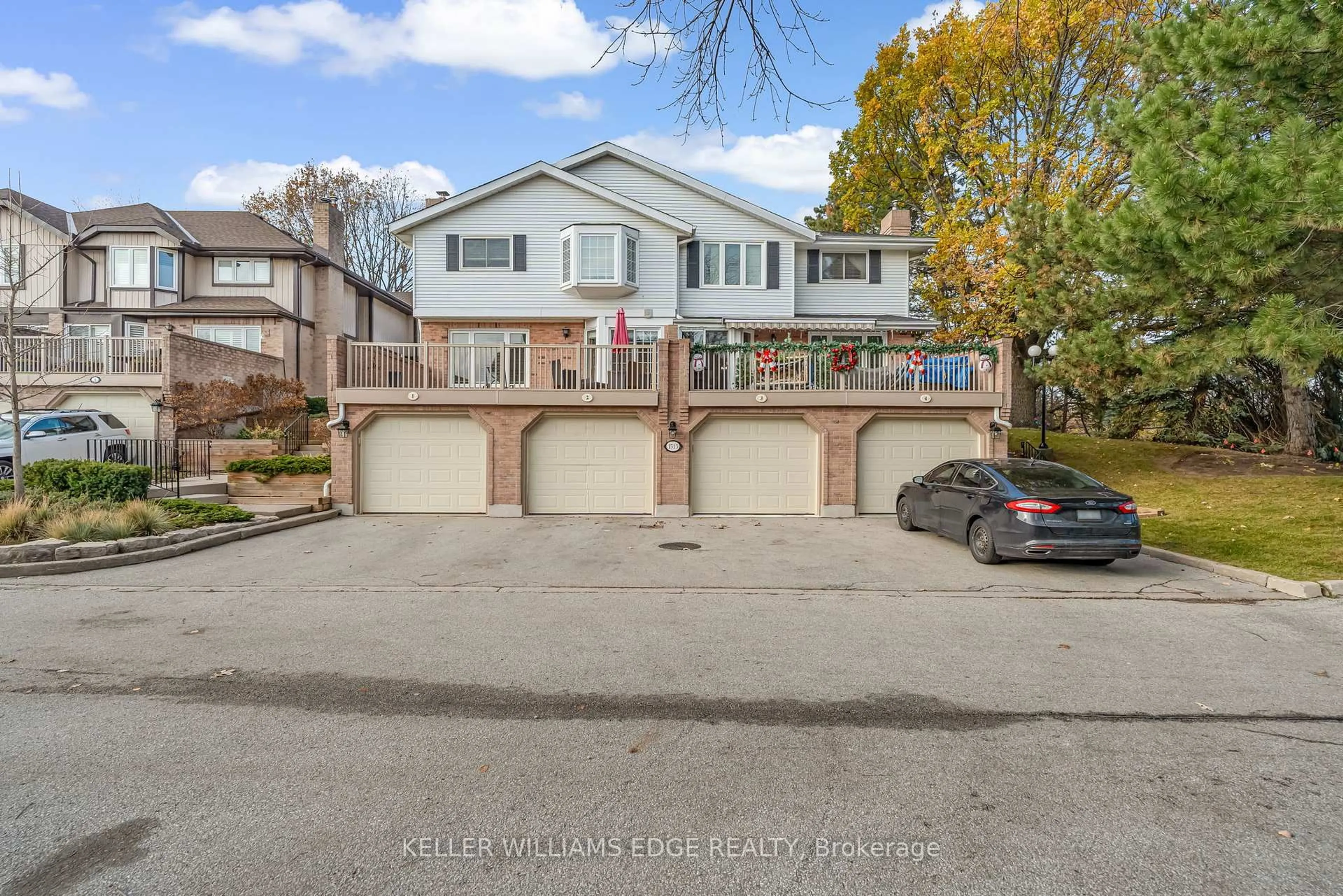 A pic from outside/outdoor area/front of a property/back of a property/a pic from drone, street for 1513 Upper Middle Rd #3, Burlington Ontario L7P 4M5