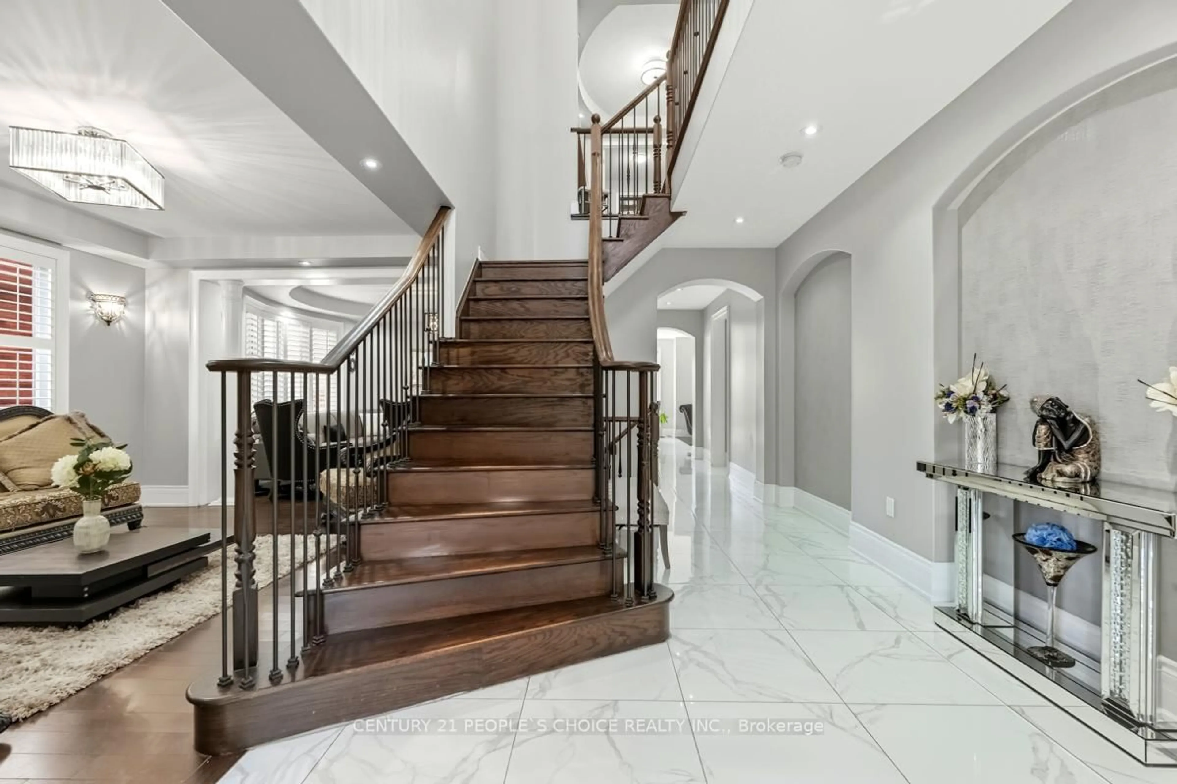 Indoor foyer for 318 Laundon Terr, Milton Ontario L9T 7N9