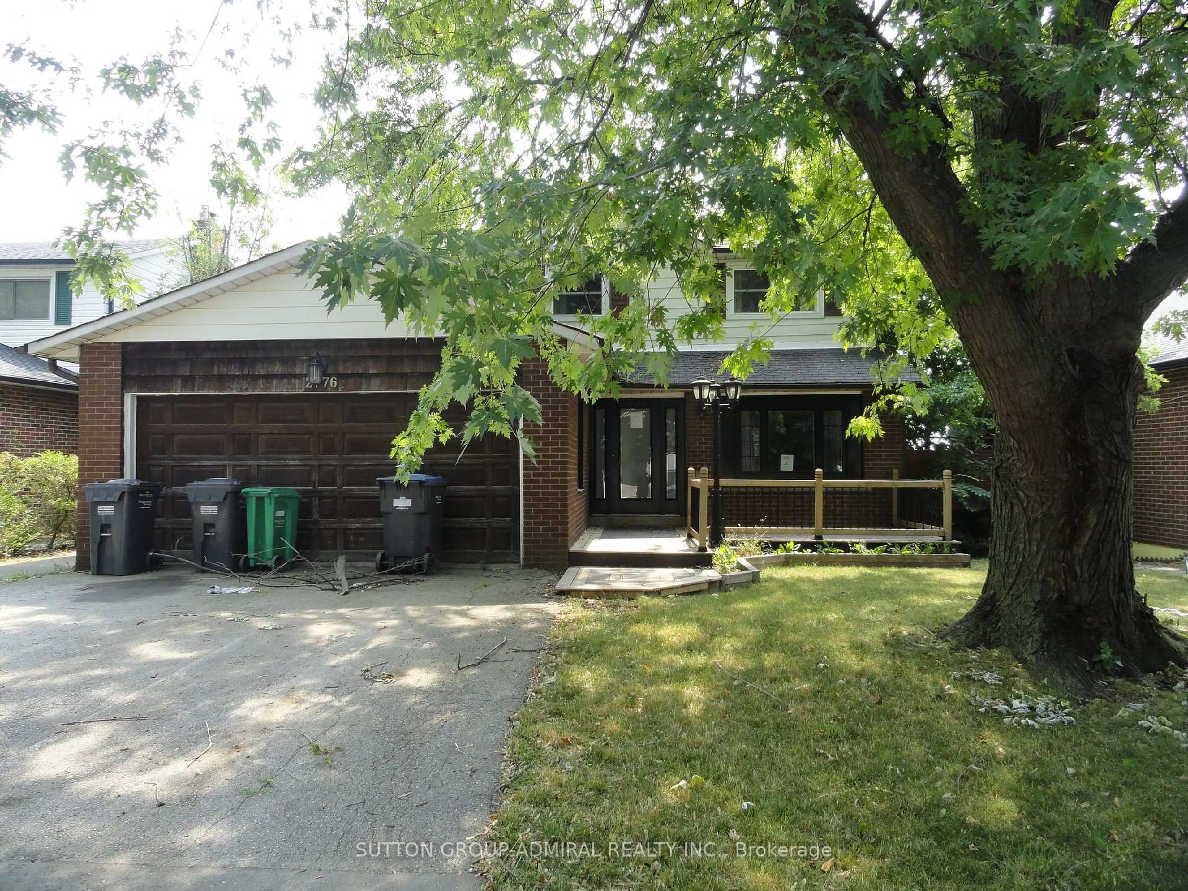 A pic from outside/outdoor area/front of a property/back of a property/a pic from drone, street for 2776 Tallberg Crt, Mississauga Ontario L5J 1T1