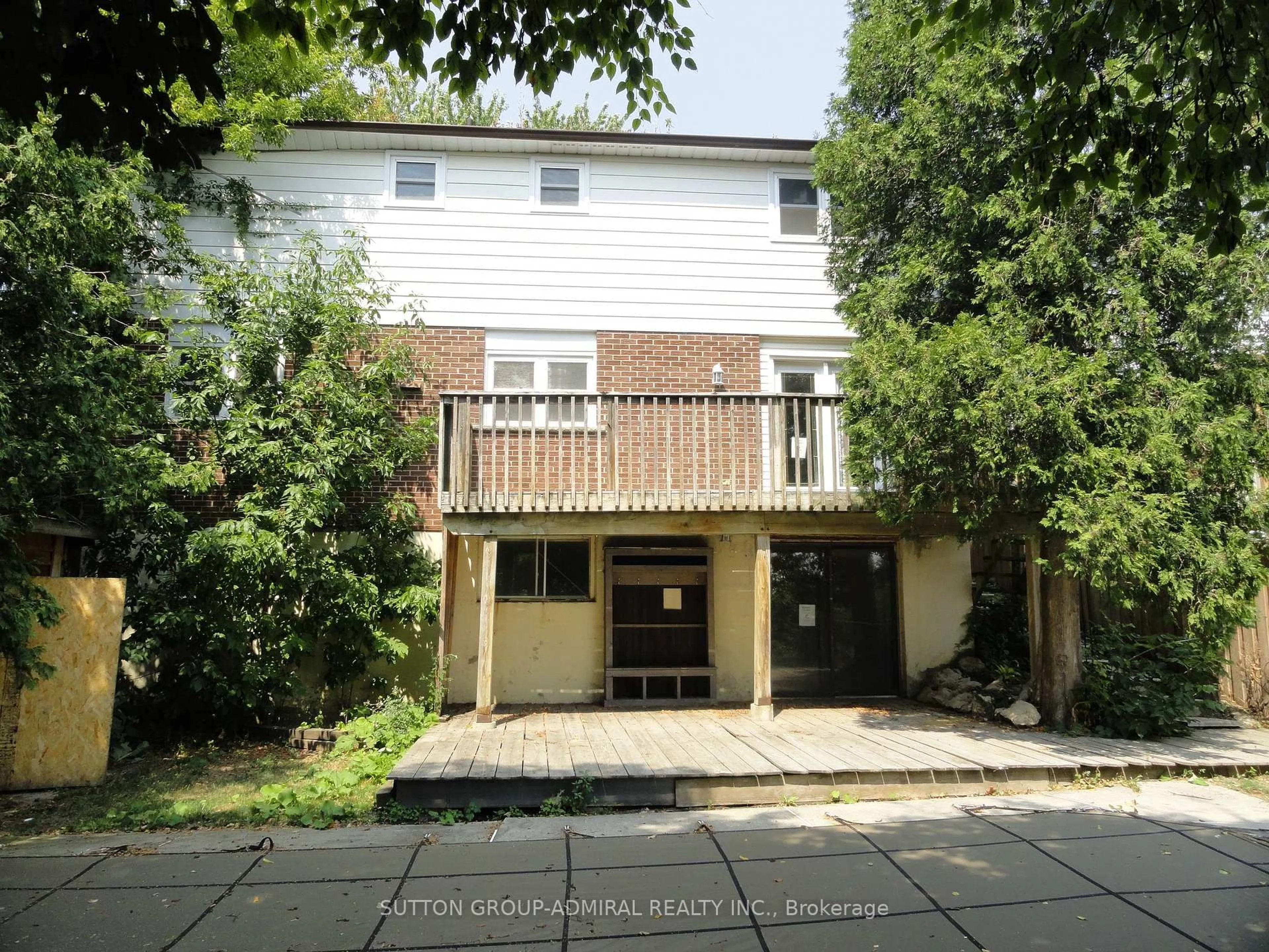 A pic from outside/outdoor area/front of a property/back of a property/a pic from drone, street for 2776 Tallberg Crt, Mississauga Ontario L5J 1T1