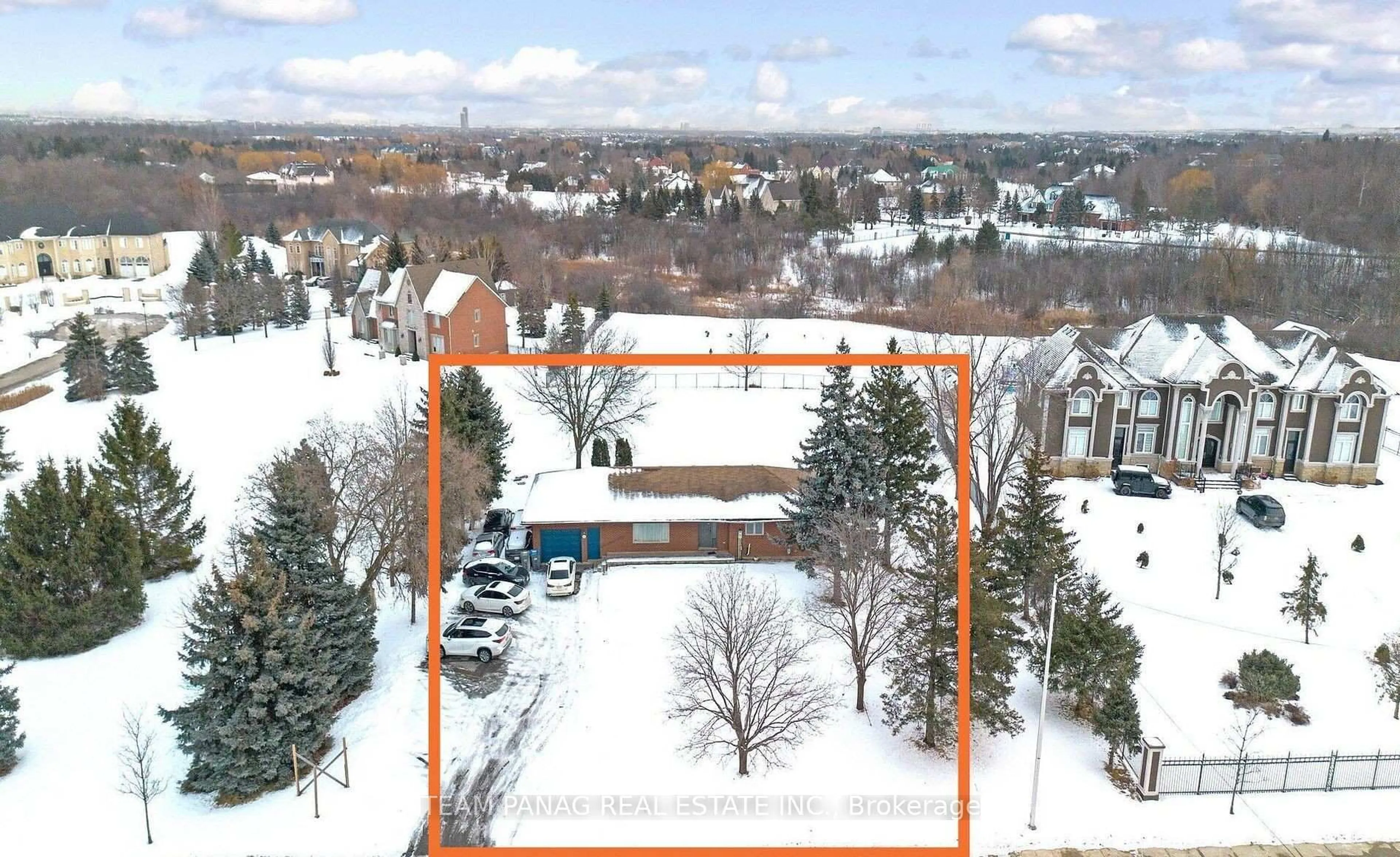 A pic from outside/outdoor area/front of a property/back of a property/a pic from drone, unknown for 3821 Countryside Dr, Brampton Ontario L6P 0T5