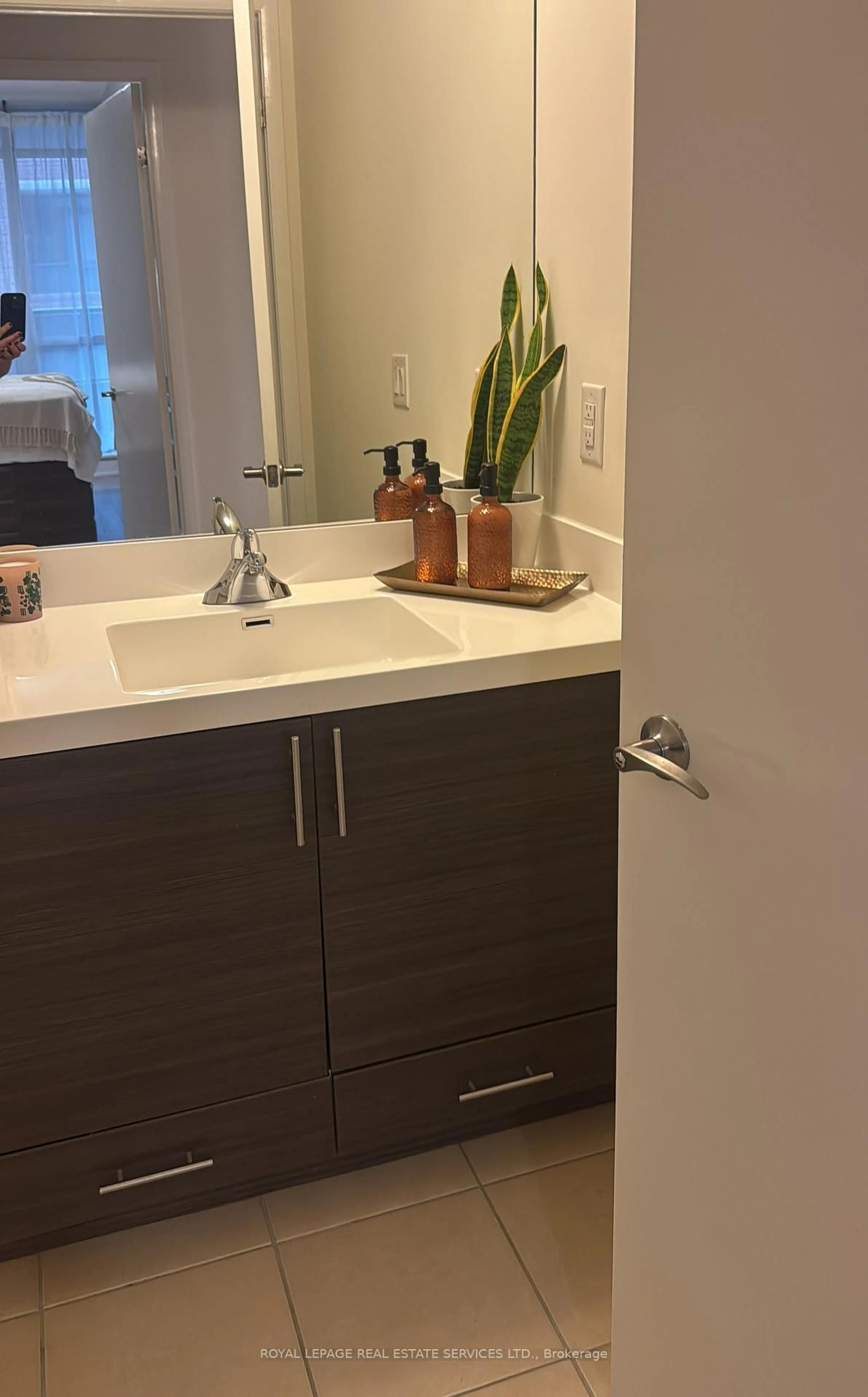 Contemporary bathroom, unknown for 800 Lawrence Ave #619, Toronto Ontario M6A 0B1