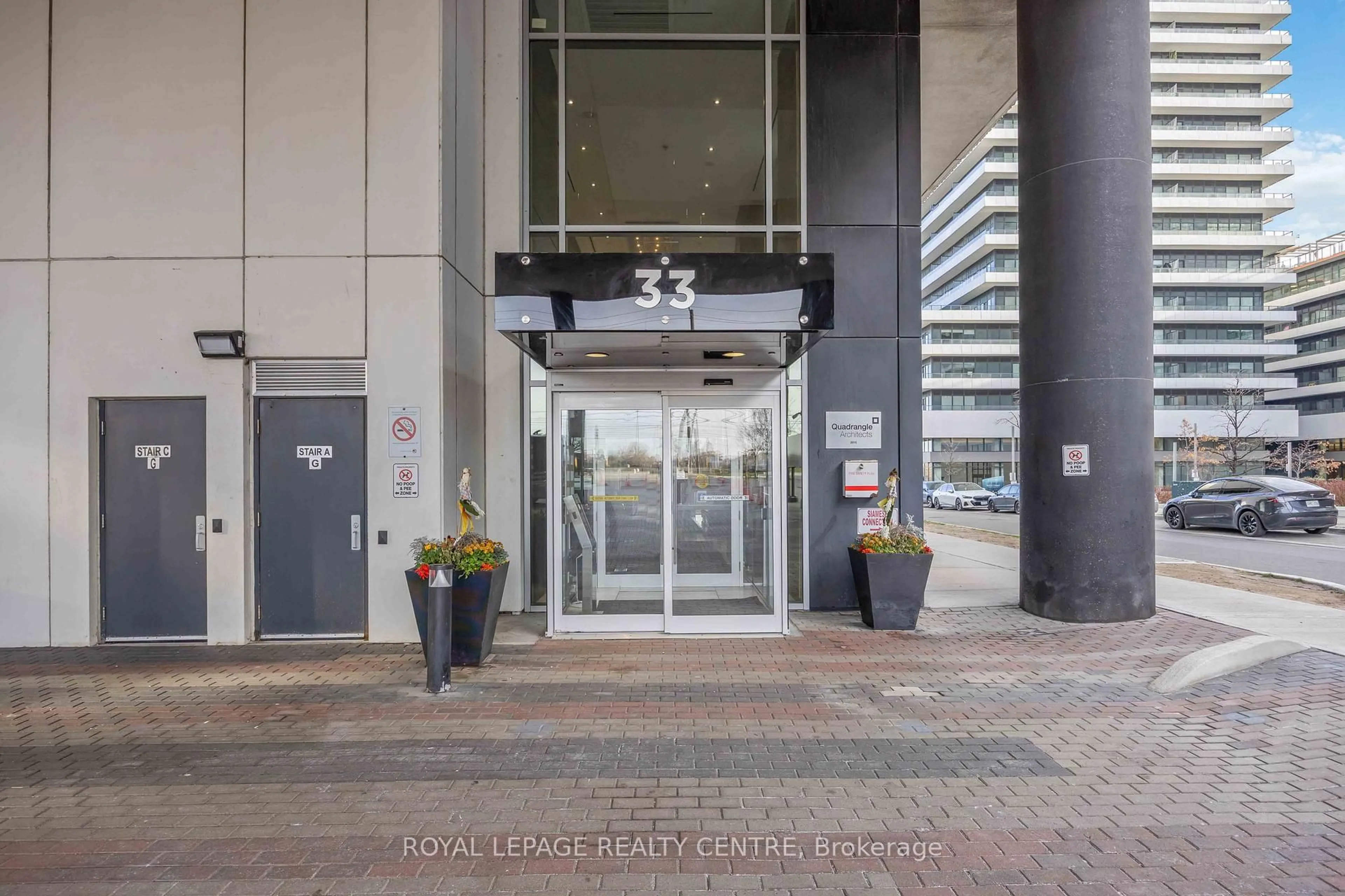 Indoor foyer for 33 Shore Breeze Dr #2109, Toronto Ontario M8V 1A1