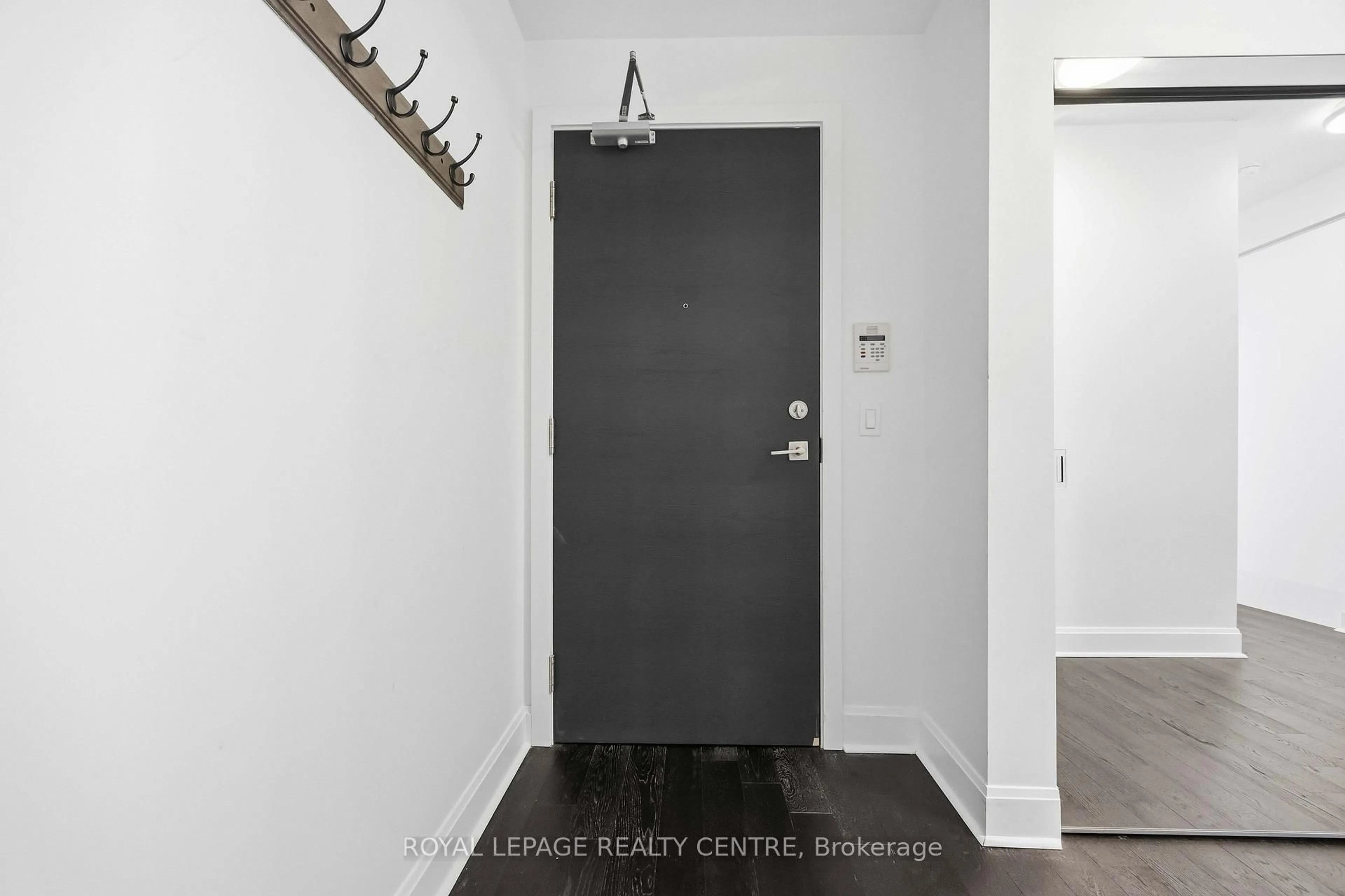 Indoor entryway for 33 Shore Breeze Dr #2109, Toronto Ontario M8V 1A1
