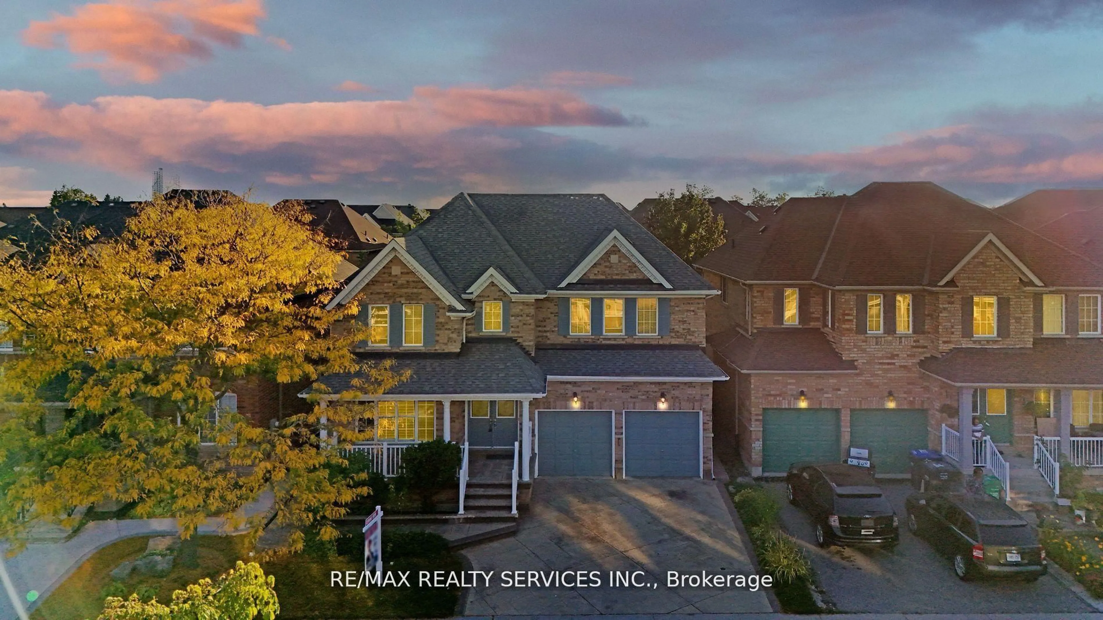 A pic from outside/outdoor area/front of a property/back of a property/a pic from drone, unknown for 14 Foxmere Rd, Brampton Ontario L7A 1S6