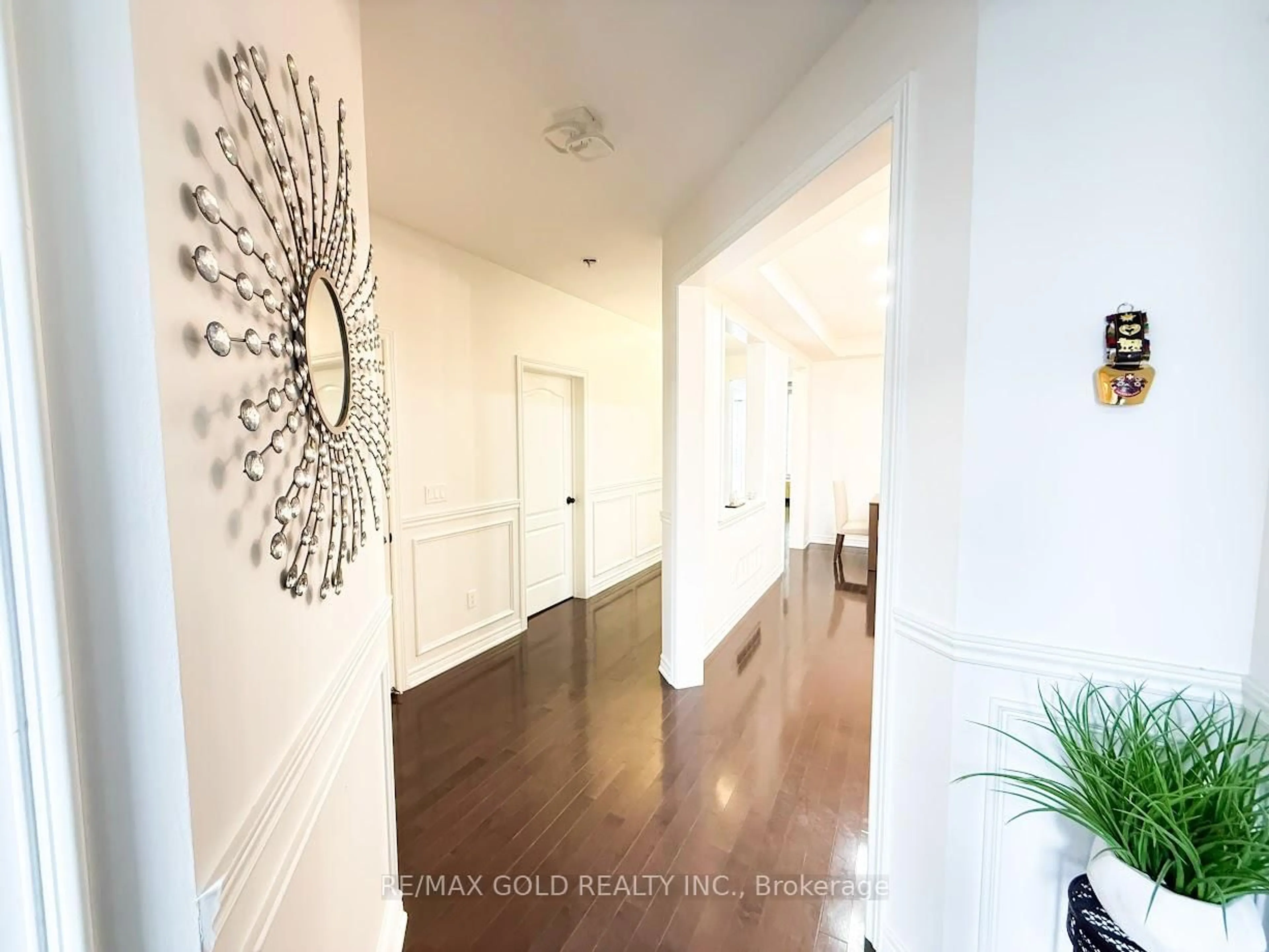 Indoor entryway for 21 Parity Rd, Brampton Ontario L6X 0Z3