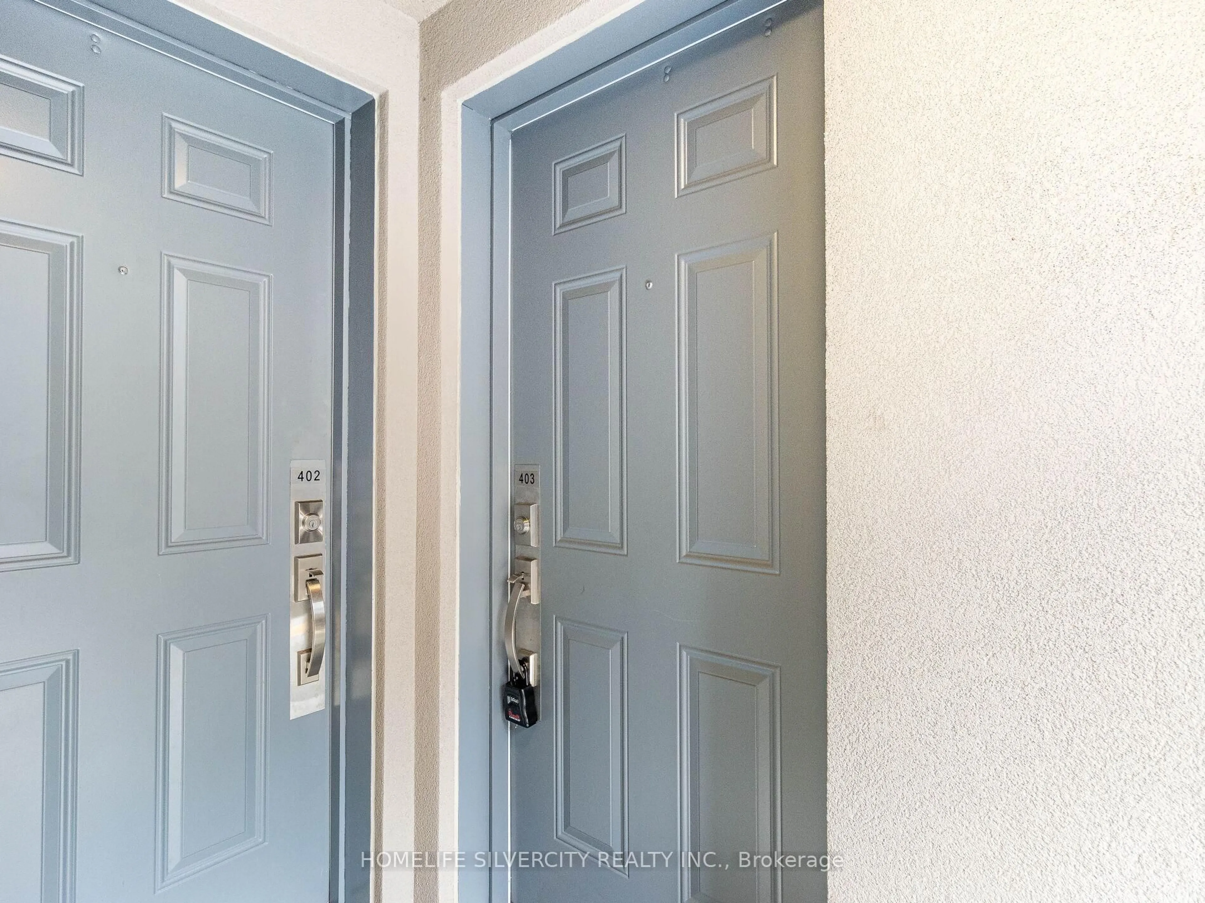 Indoor entryway for 1141 Cooke Blvd #403, Burlington Ontario L7T 0C3