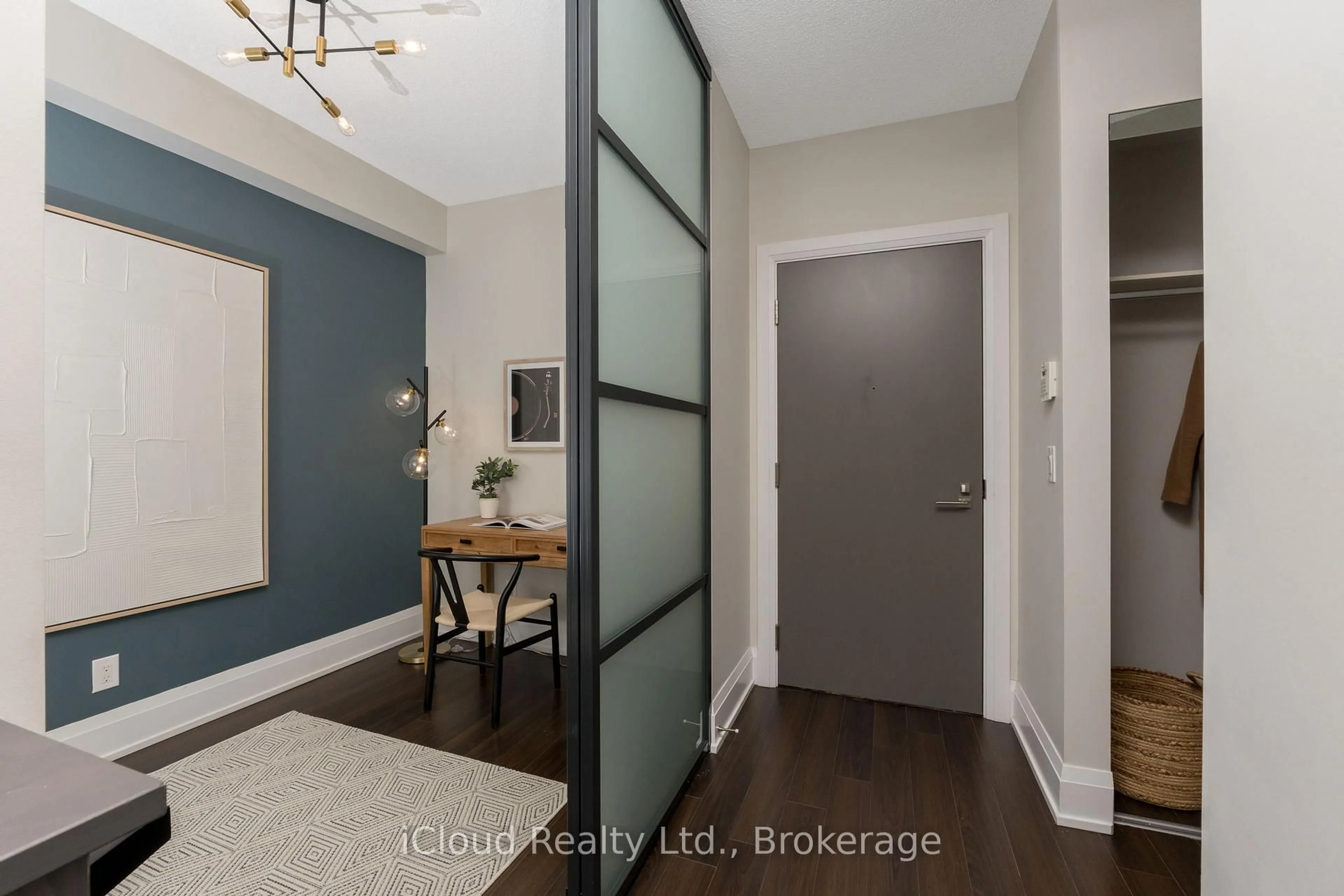 Indoor entryway for 1 Old Mill Dr #714, Toronto Ontario M6S 0A1