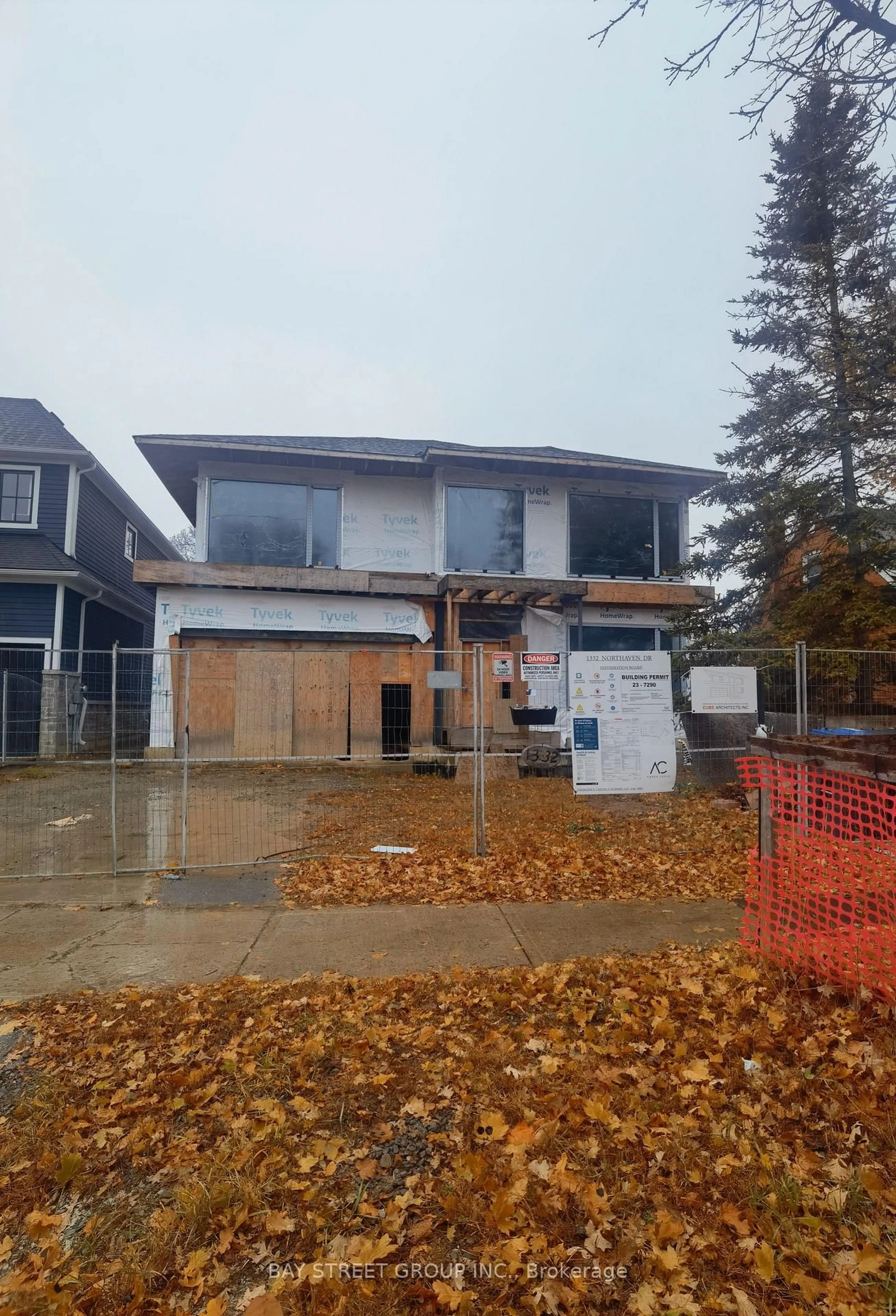 Home with vinyl exterior material, street for 1332 Northaven Dr, Mississauga Ontario L5G 4E9