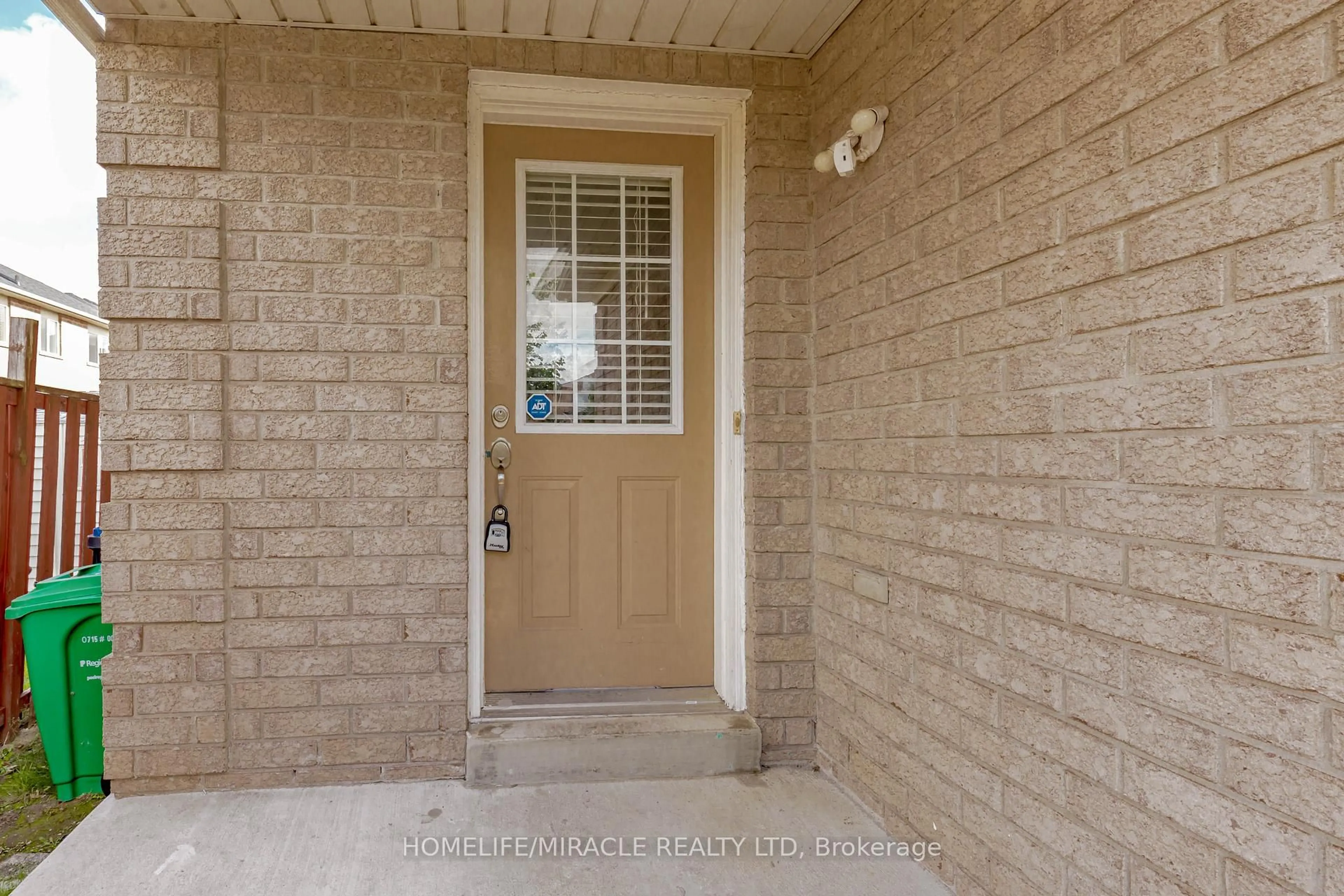 Indoor entryway for 4 Vauxhall Cres, Brampton Ontario L7A 3A3