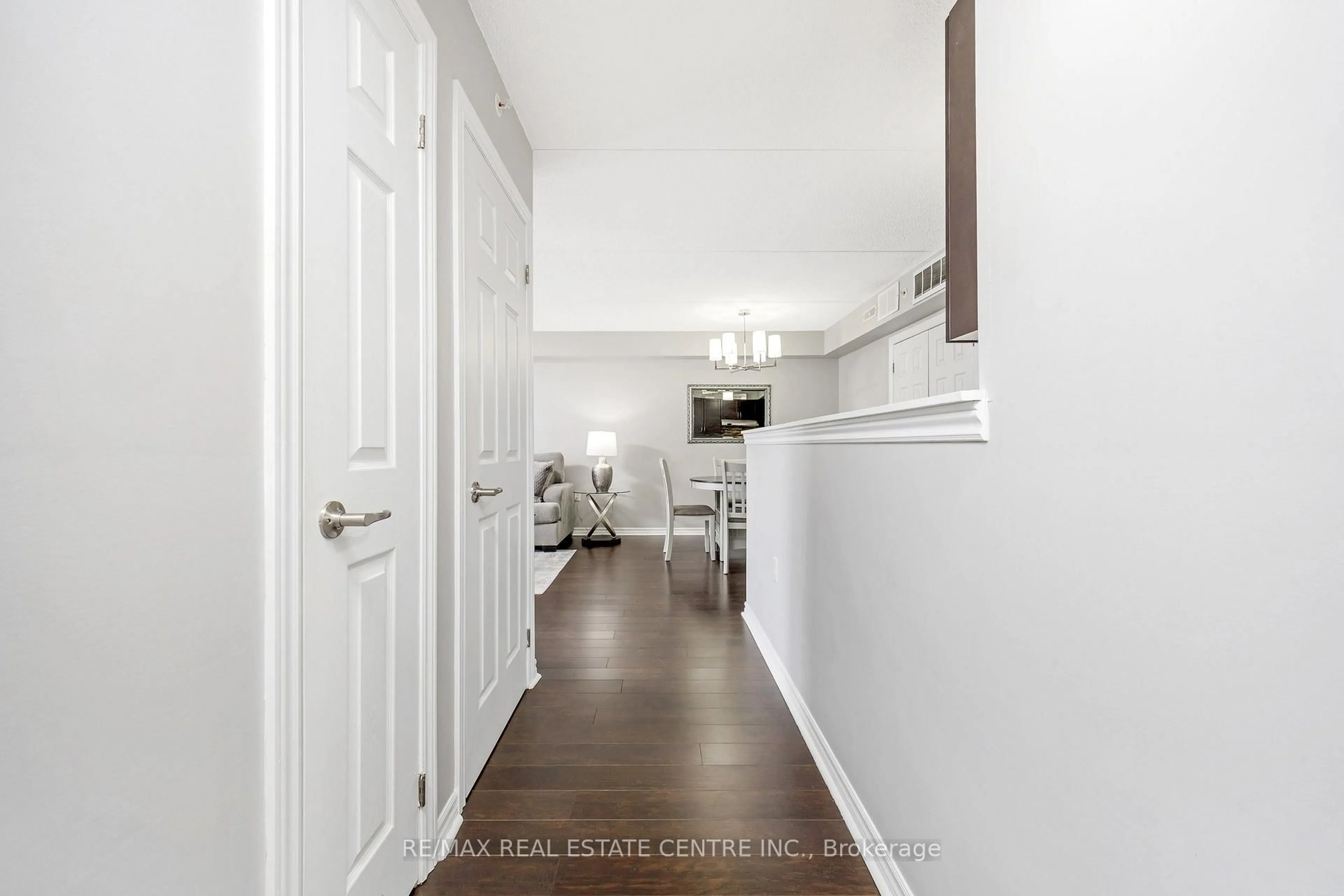 Indoor entryway for 1360 Main St #304, Milton Ontario L9T 7S5