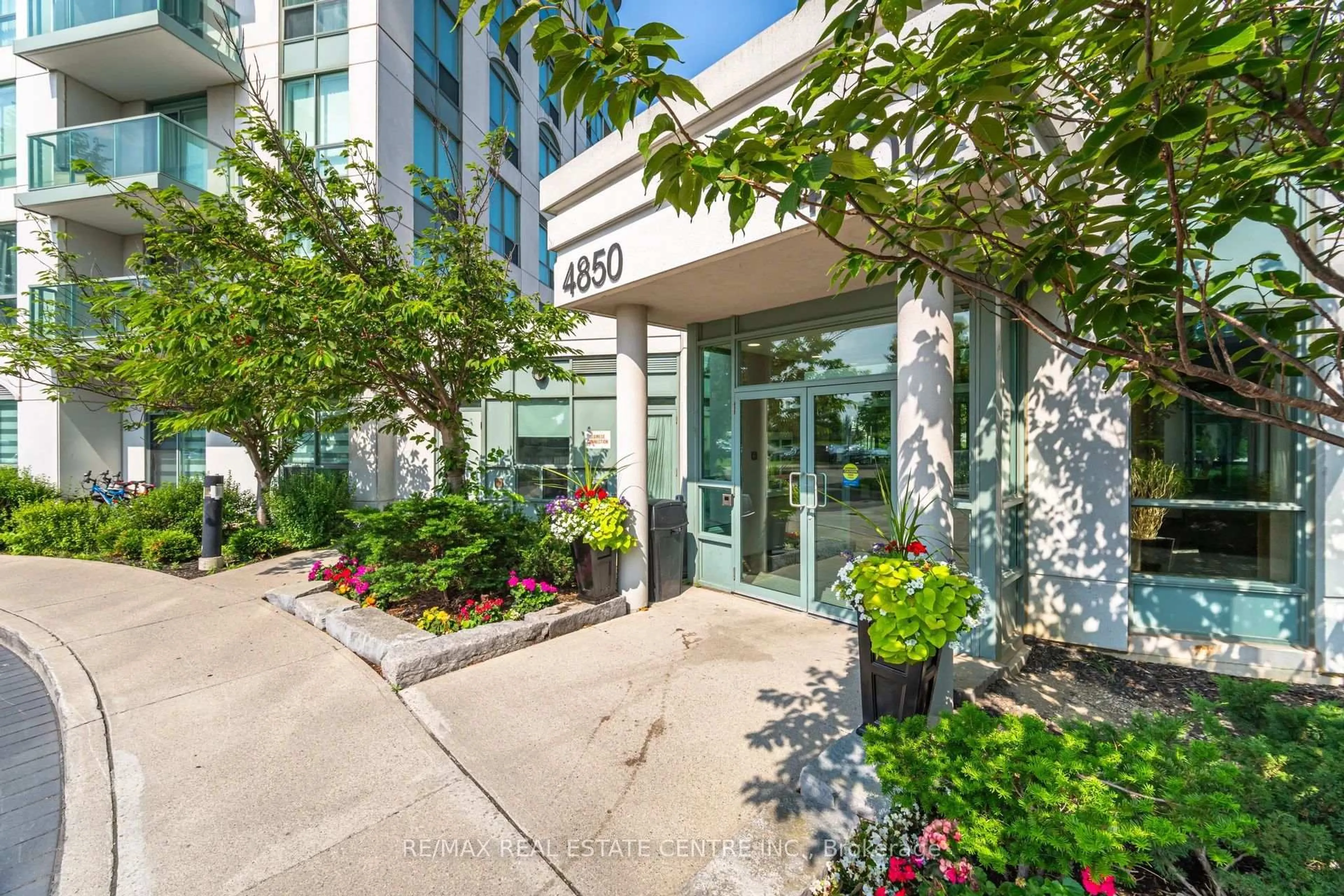 Indoor foyer for 4850 Glen Erin Dr #109, Mississauga Ontario L5M 7S1