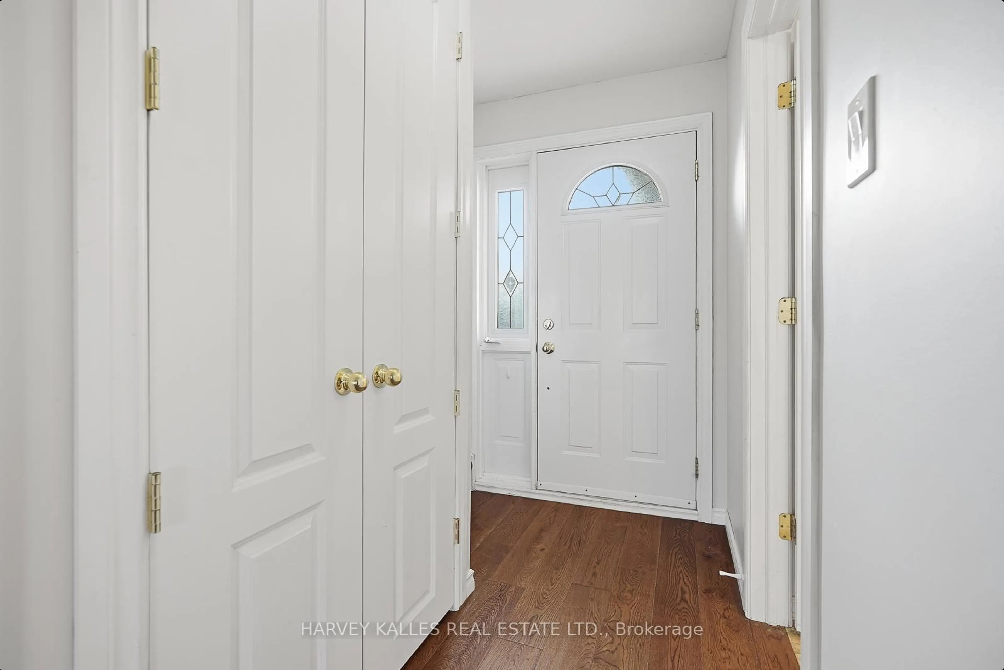 Indoor entryway for 60 Skegby Rd, Brampton Ontario L6V 2T9