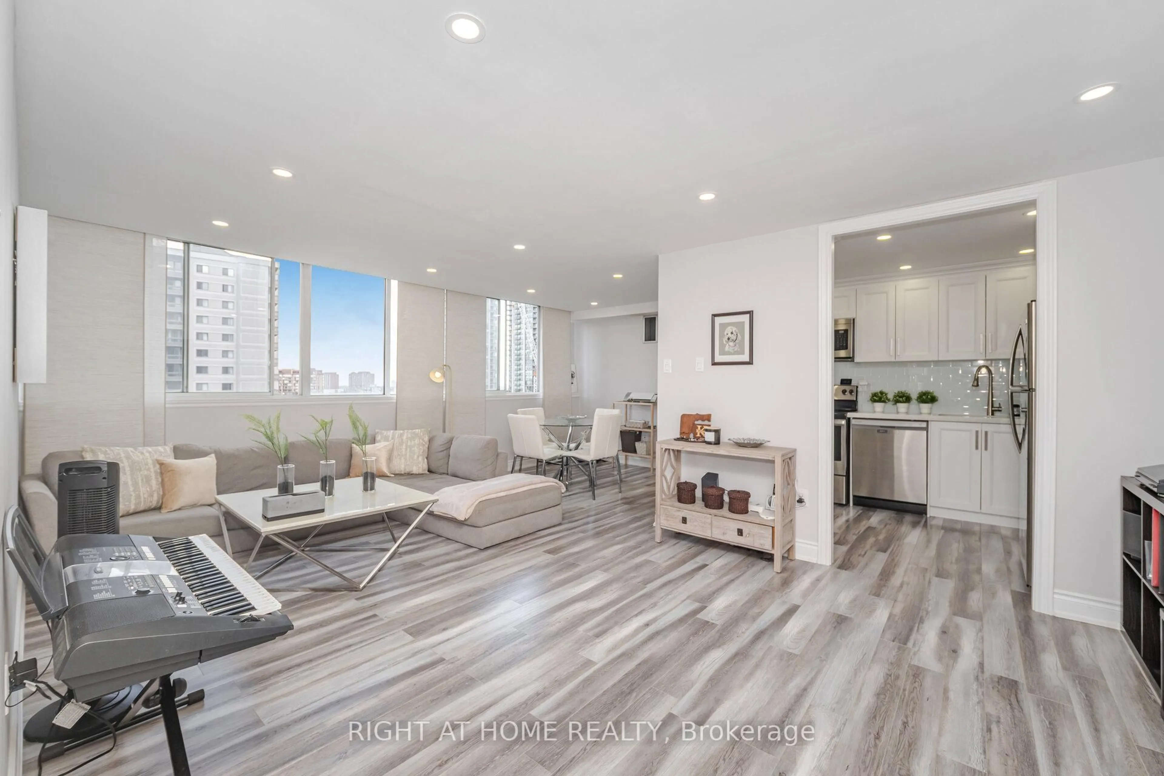 Living room with furniture, unknown for 3590 Kaneff Cres #1209, Mississauga Ontario L5A 3X3