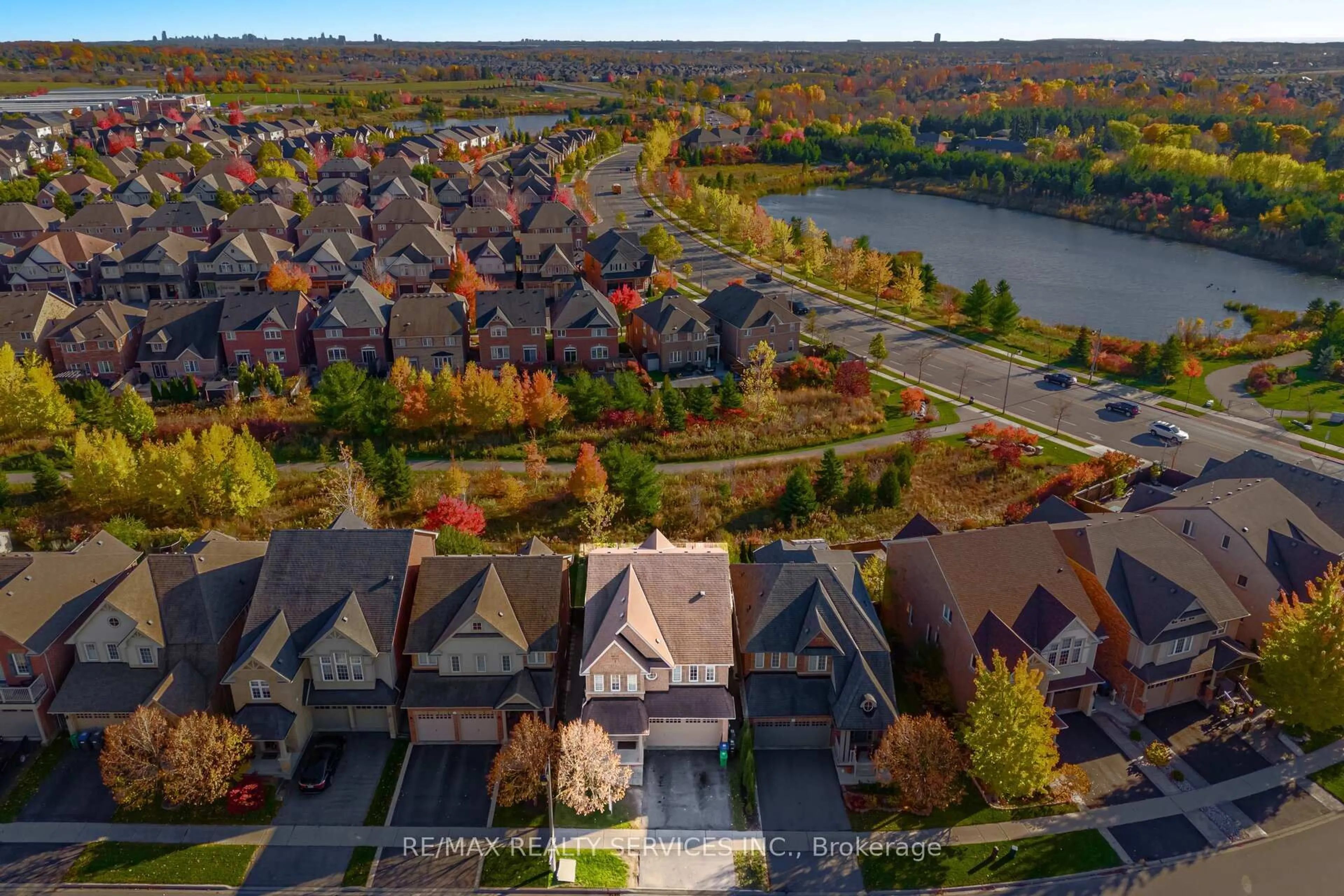 A pic from outside/outdoor area/front of a property/back of a property/a pic from drone, water/lake/river/ocean view for 51 Larson Peak Rd, Caledon Ontario L7C 3P3