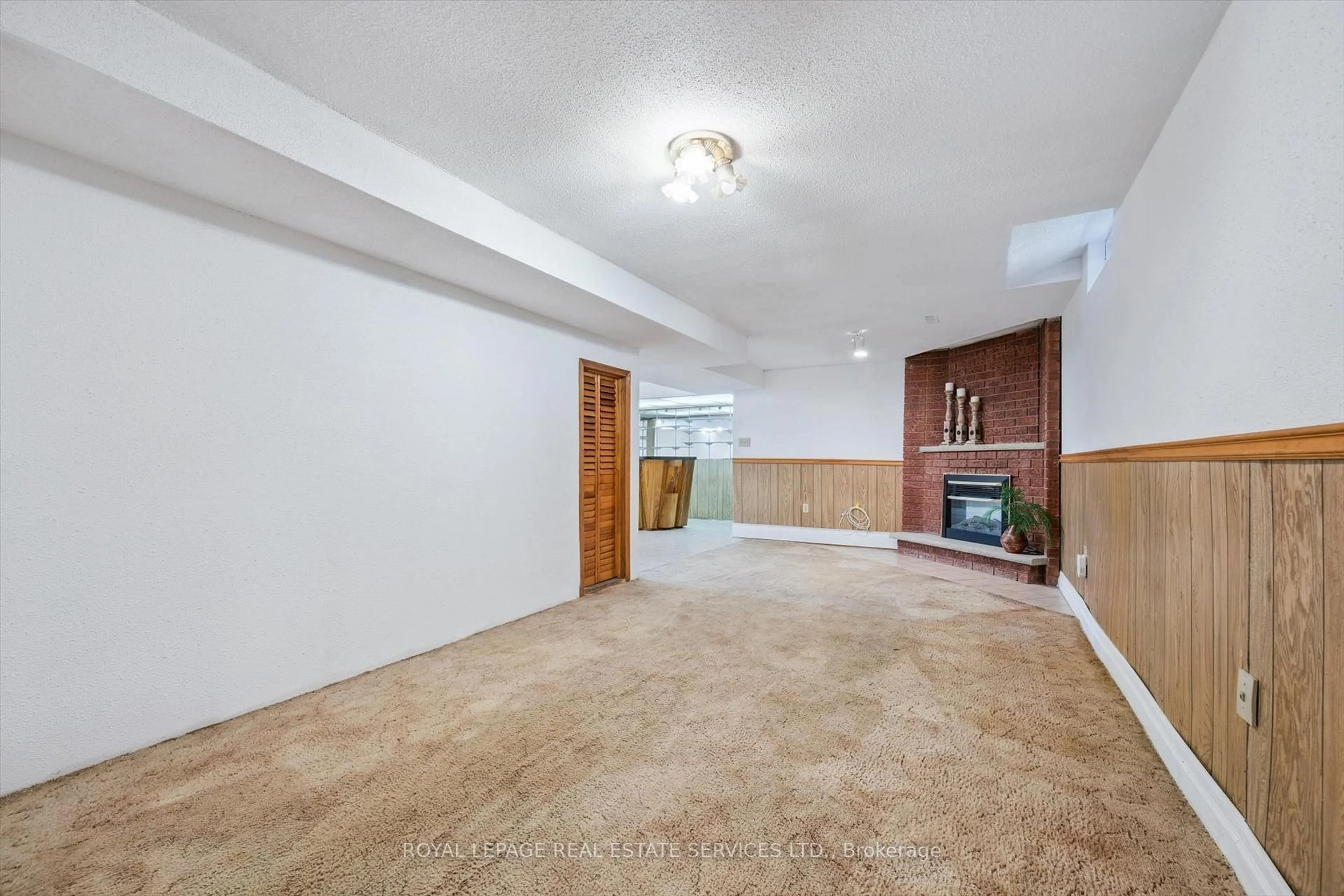 Unknown for 624 Farwell Cres, Mississauga Ontario L5R 2A7