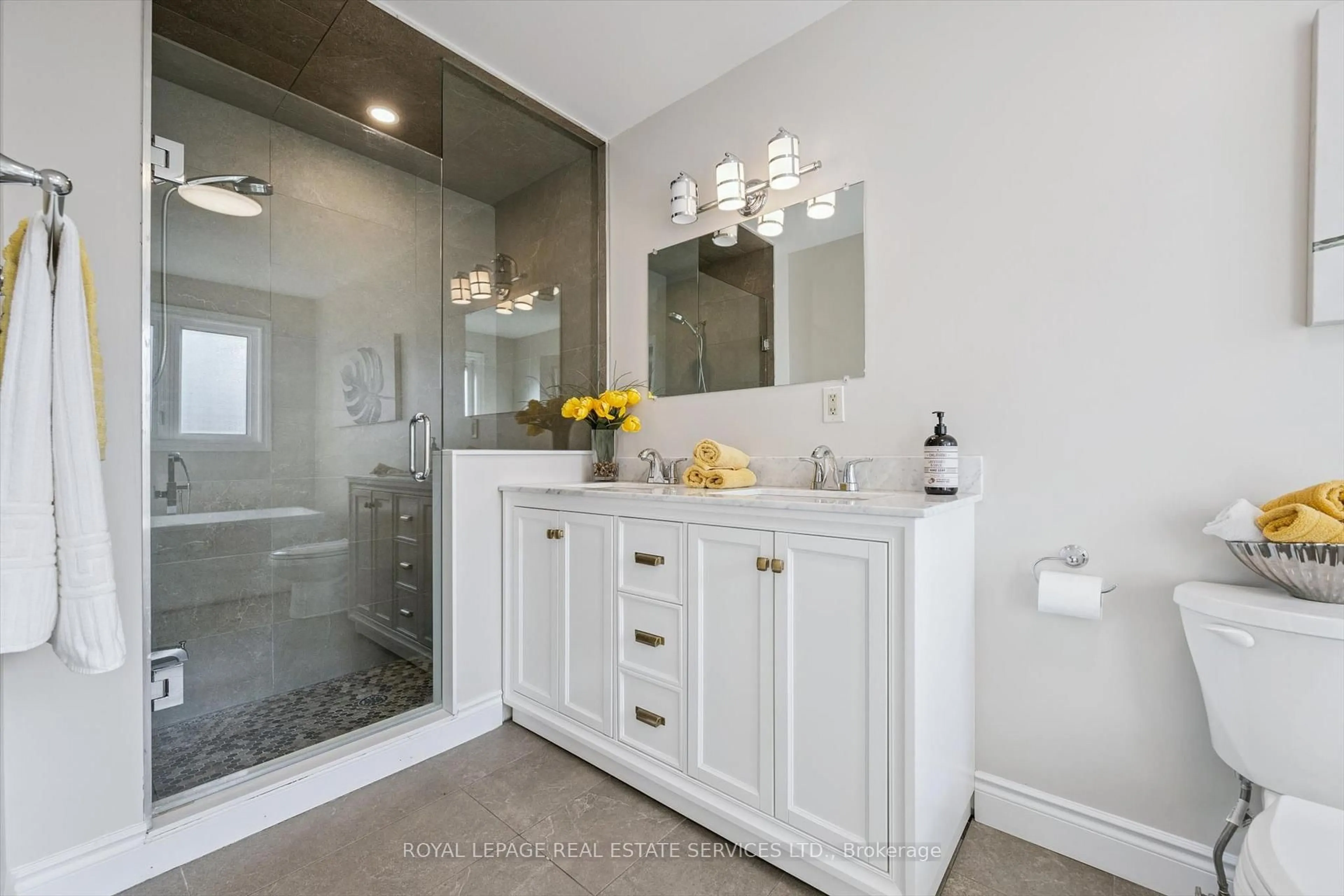 Contemporary bathroom, ceramic/tile floor for 624 Farwell Cres, Mississauga Ontario L5R 2A7