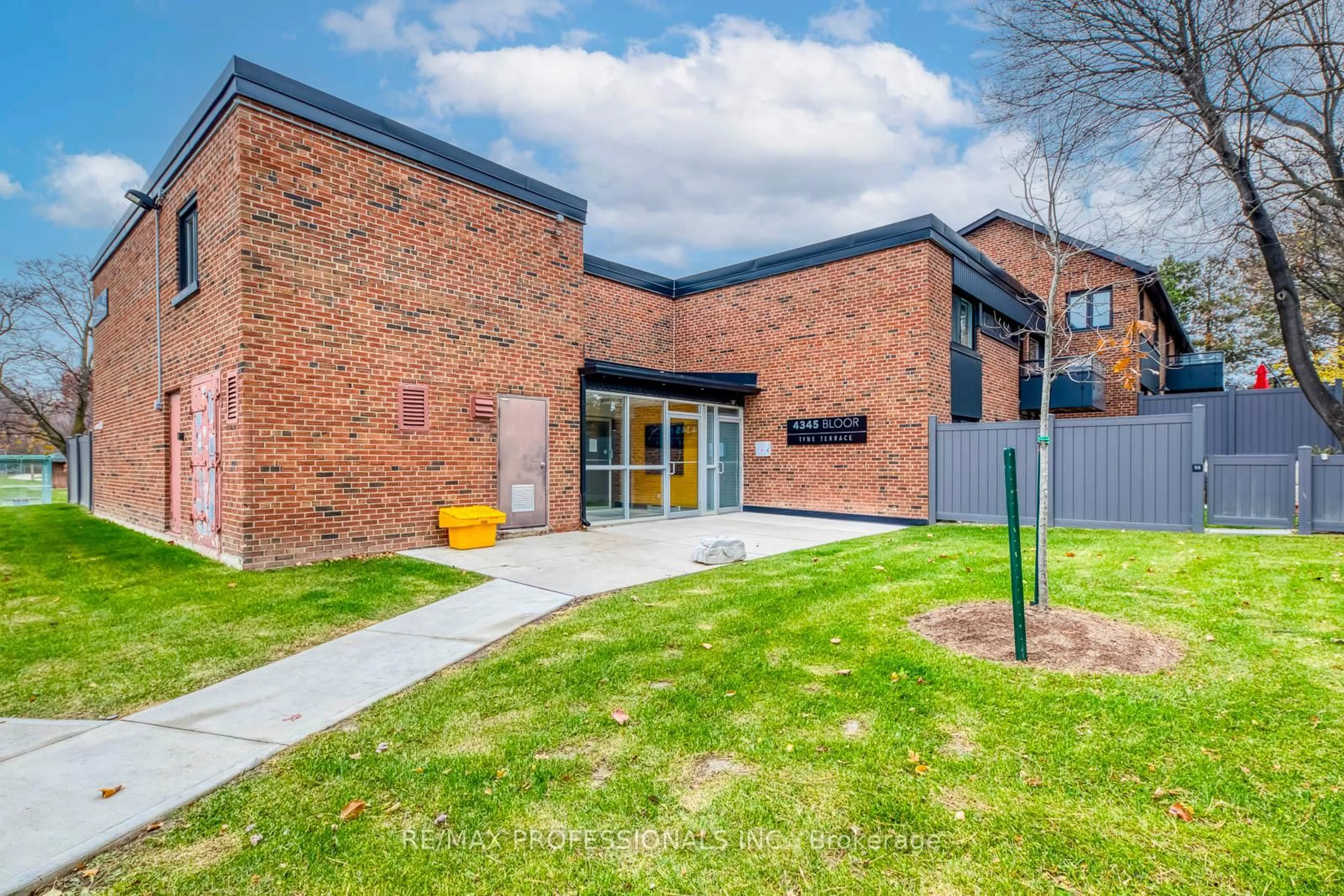 Unknown for 4345 Bloor St #51, Toronto Ontario M9C 2A4