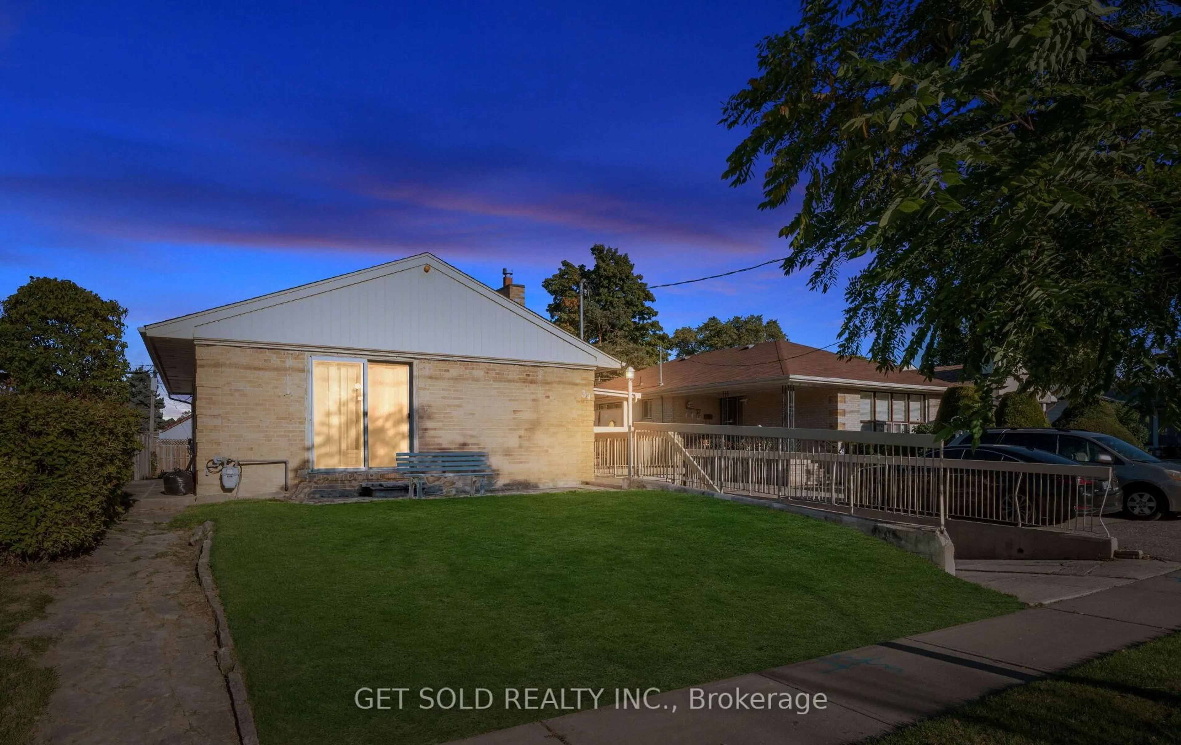 A pic from outside/outdoor area/front of a property/back of a property/a pic from drone, street for 39 Pakenham Dr, Toronto Ontario M9W 4B2