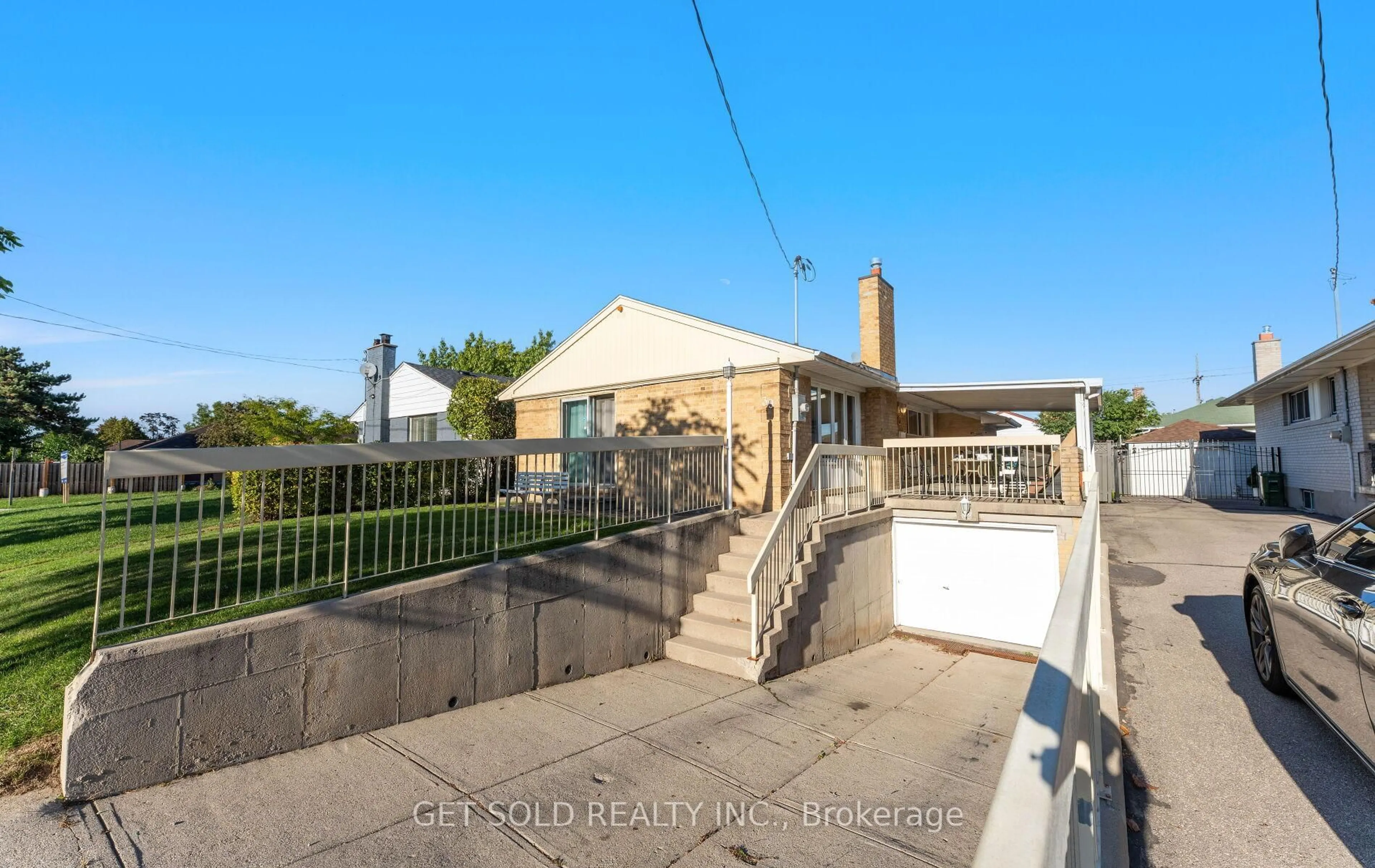 A pic from outside/outdoor area/front of a property/back of a property/a pic from drone, street for 39 Pakenham Dr, Toronto Ontario M9W 4B2