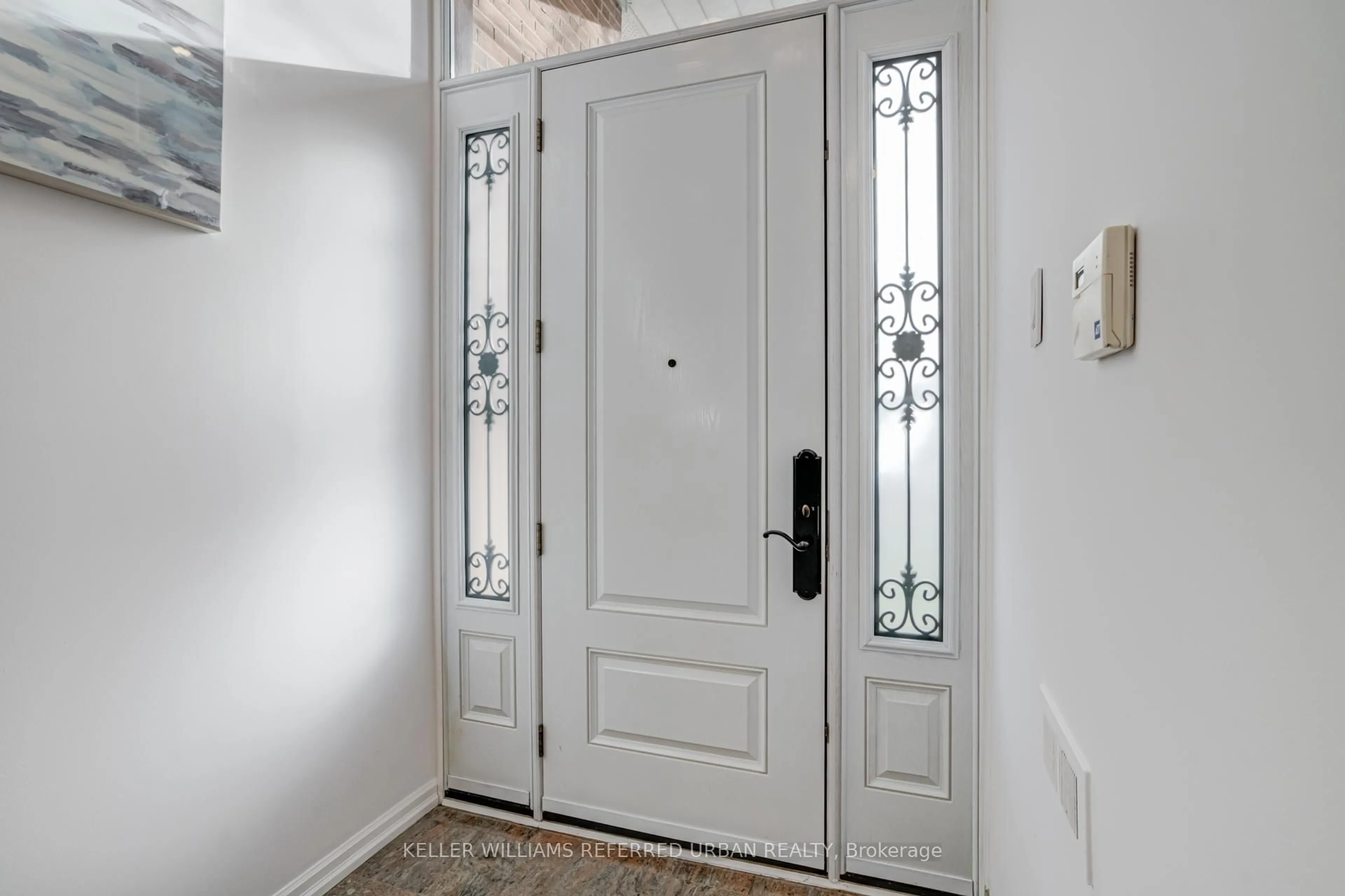 Indoor entryway for 1005 Dormer St, Mississauga Ontario L5E 1T7