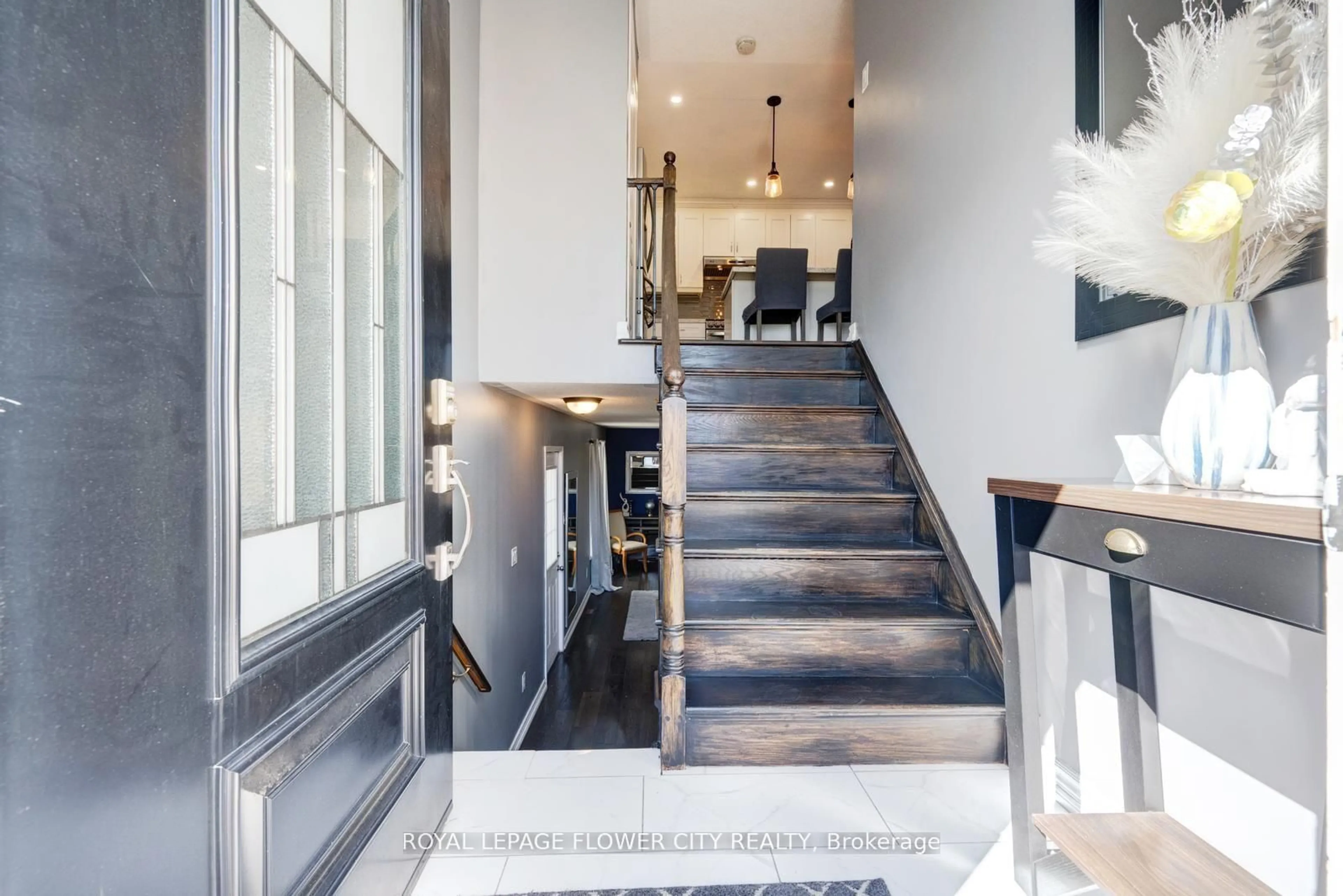 Unknown for 607 Rossellini Dr, Mississauga Ontario L5W 1M5