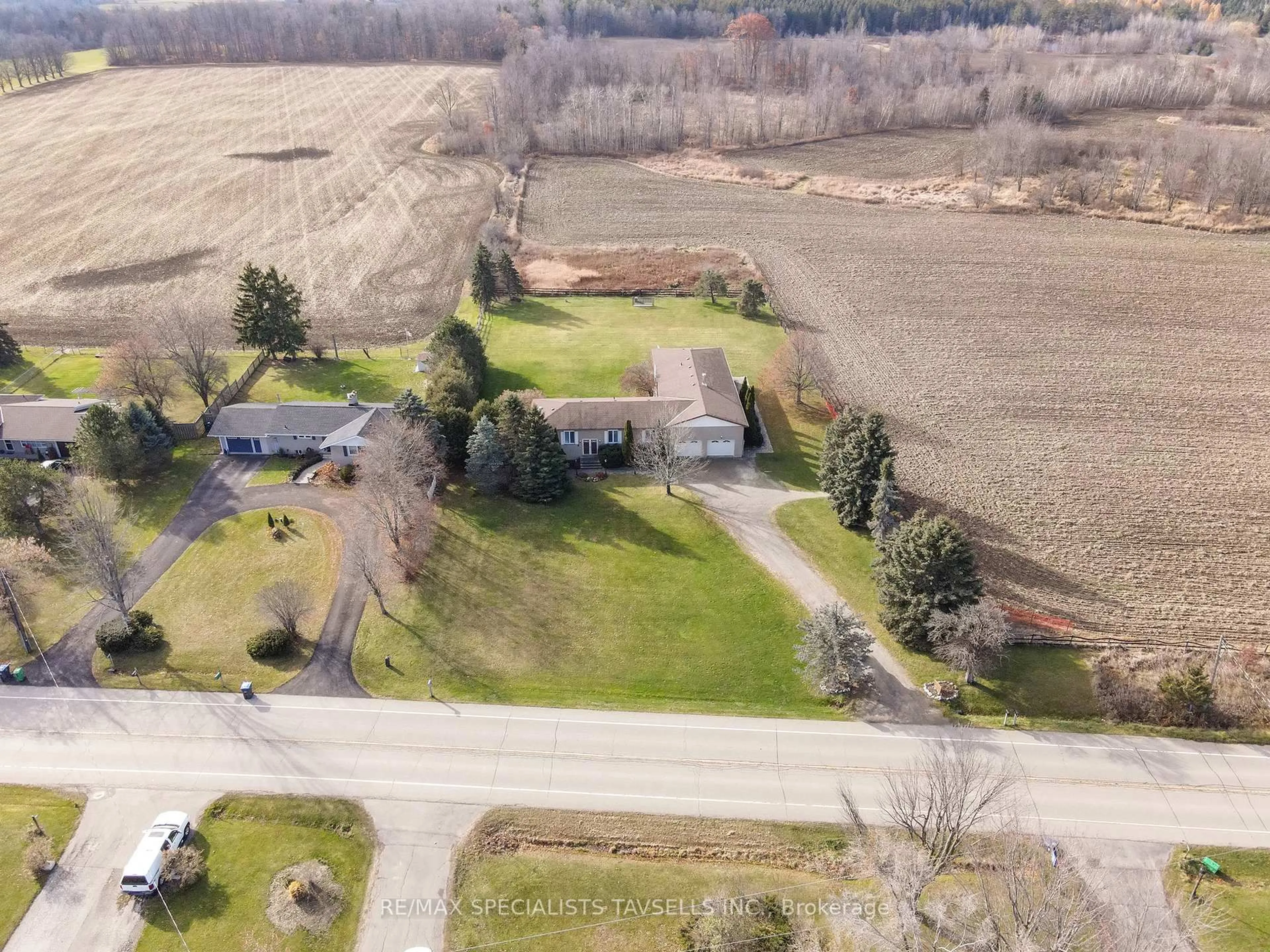 A pic from outside/outdoor area/front of a property/back of a property/a pic from drone, street for 13812 Creditview Rd, Caledon Ontario L7C 1Y3