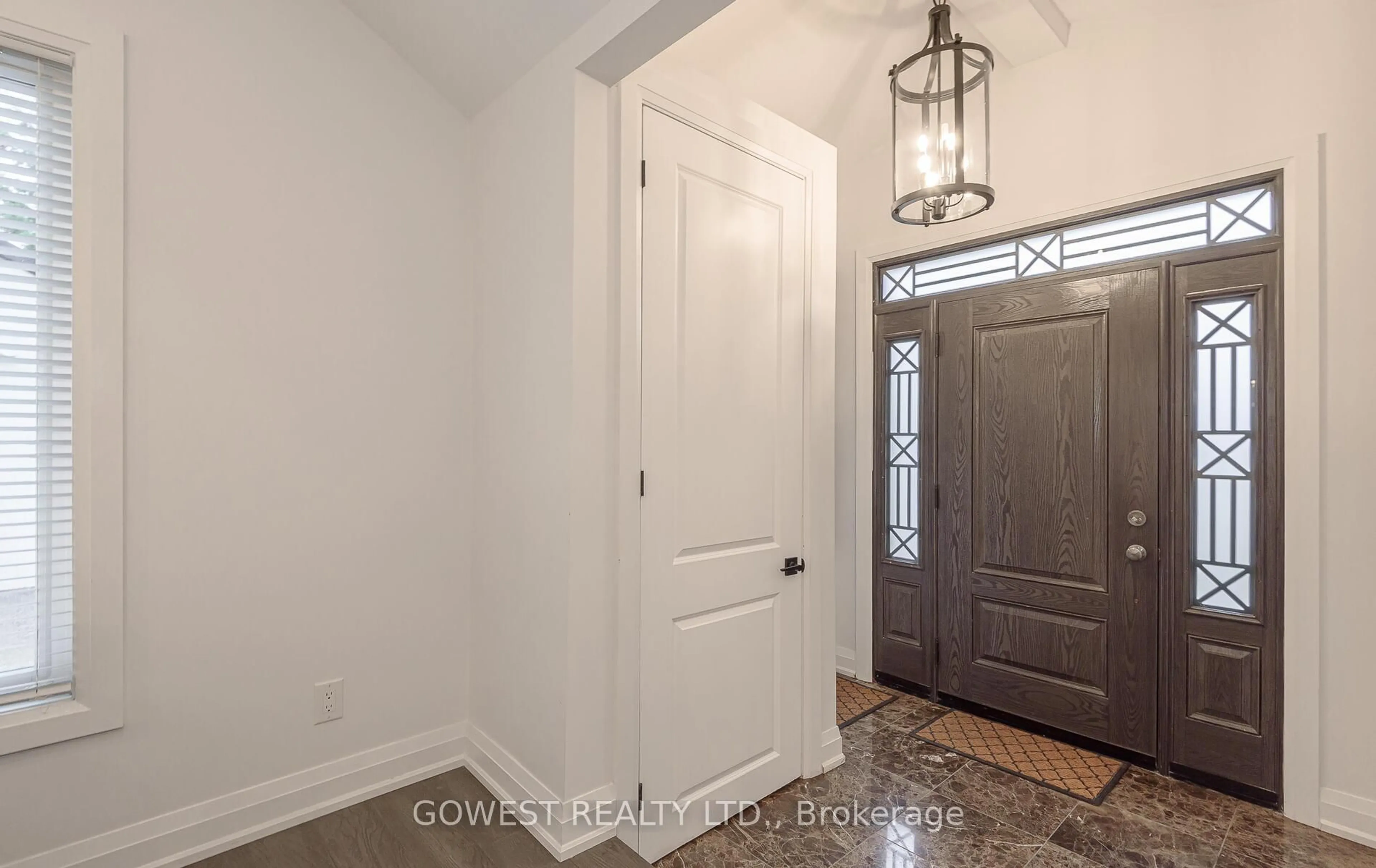 Indoor entryway for 36 Normandy Blvd, Halton Hills Ontario L7G 1W1